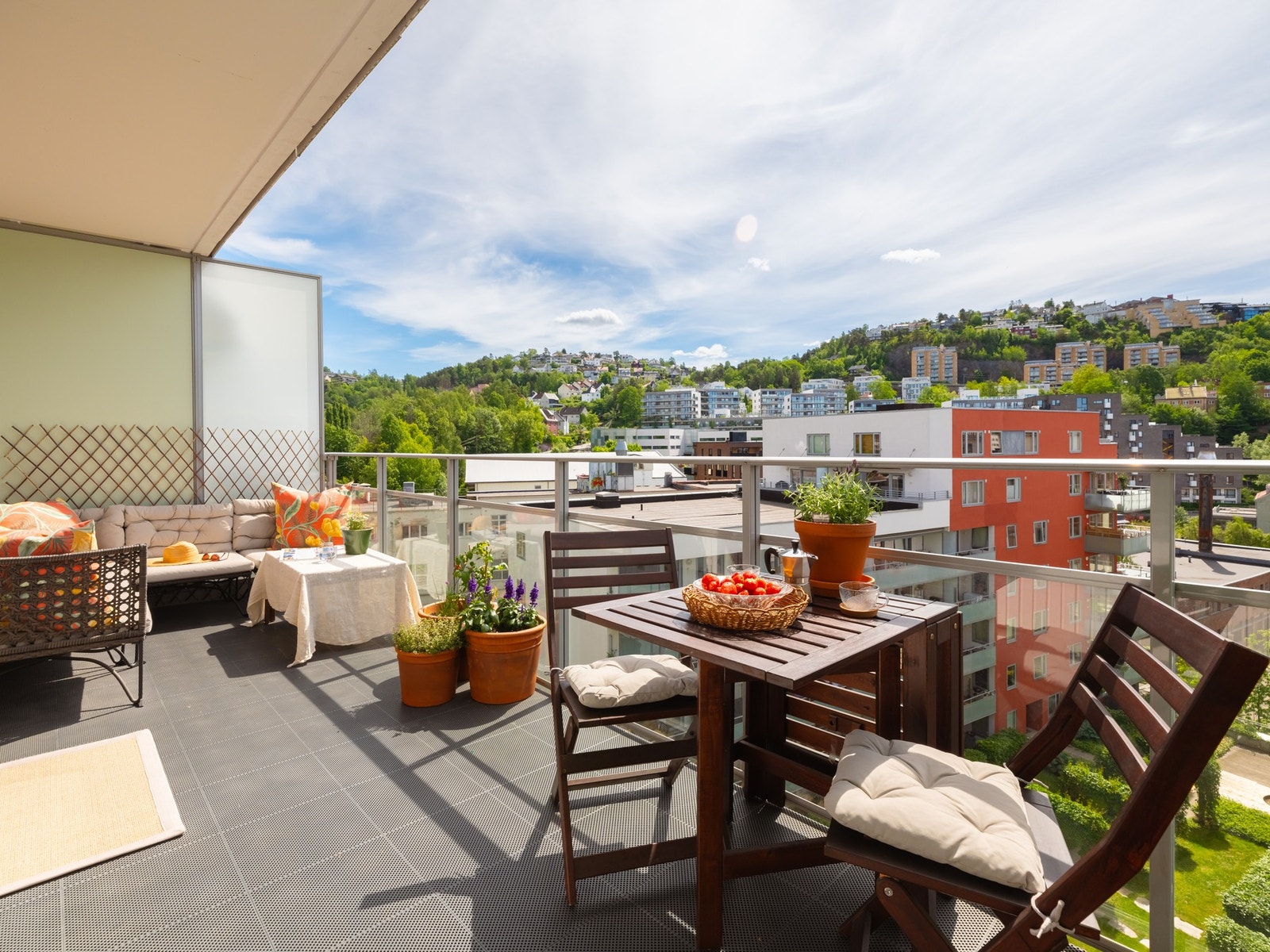 Dette er en lys & tiltalende 3-roms leilighet med en god intern beliggenhet i Kværnerbyen. Galleribilde