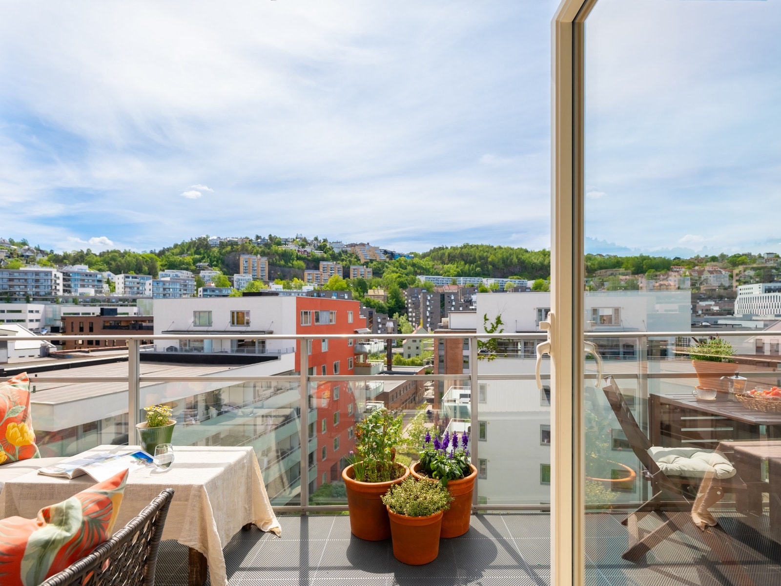 Her får du gleden av en stor balkong på 13 kvm. Galleribilde