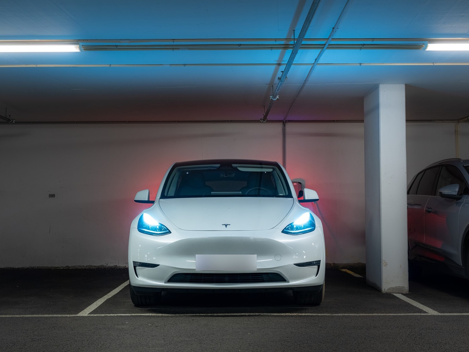 Med boligen følger bruksrett til en parkeringsplass i felles garasjeanlegg. Galleribilde