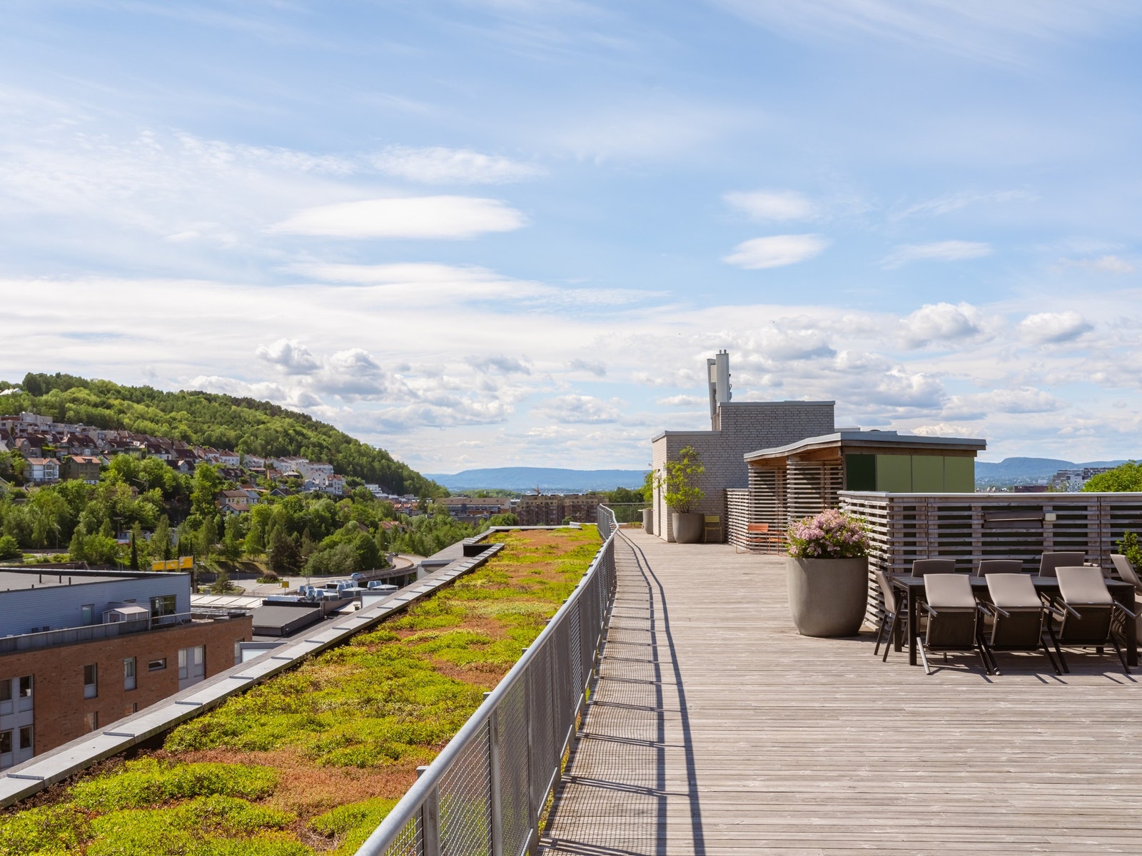 Borettslaget har en flott og frodig takterrasse. Galleribilde