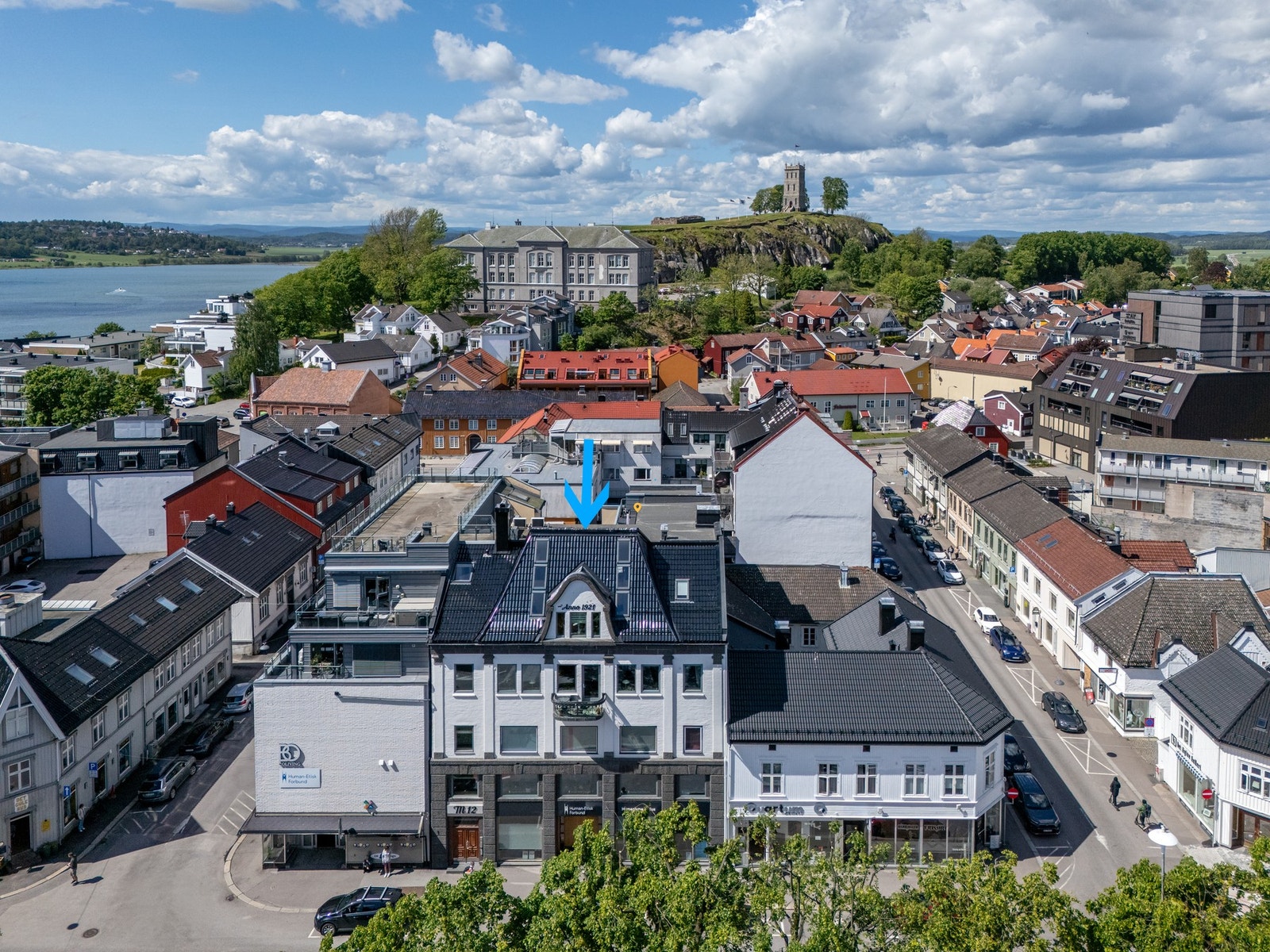 EIE Tønsberg v/Tonny Nielsen presenterer Møllegaten 12! Foto: Bjørn Kjærra Galleribilde