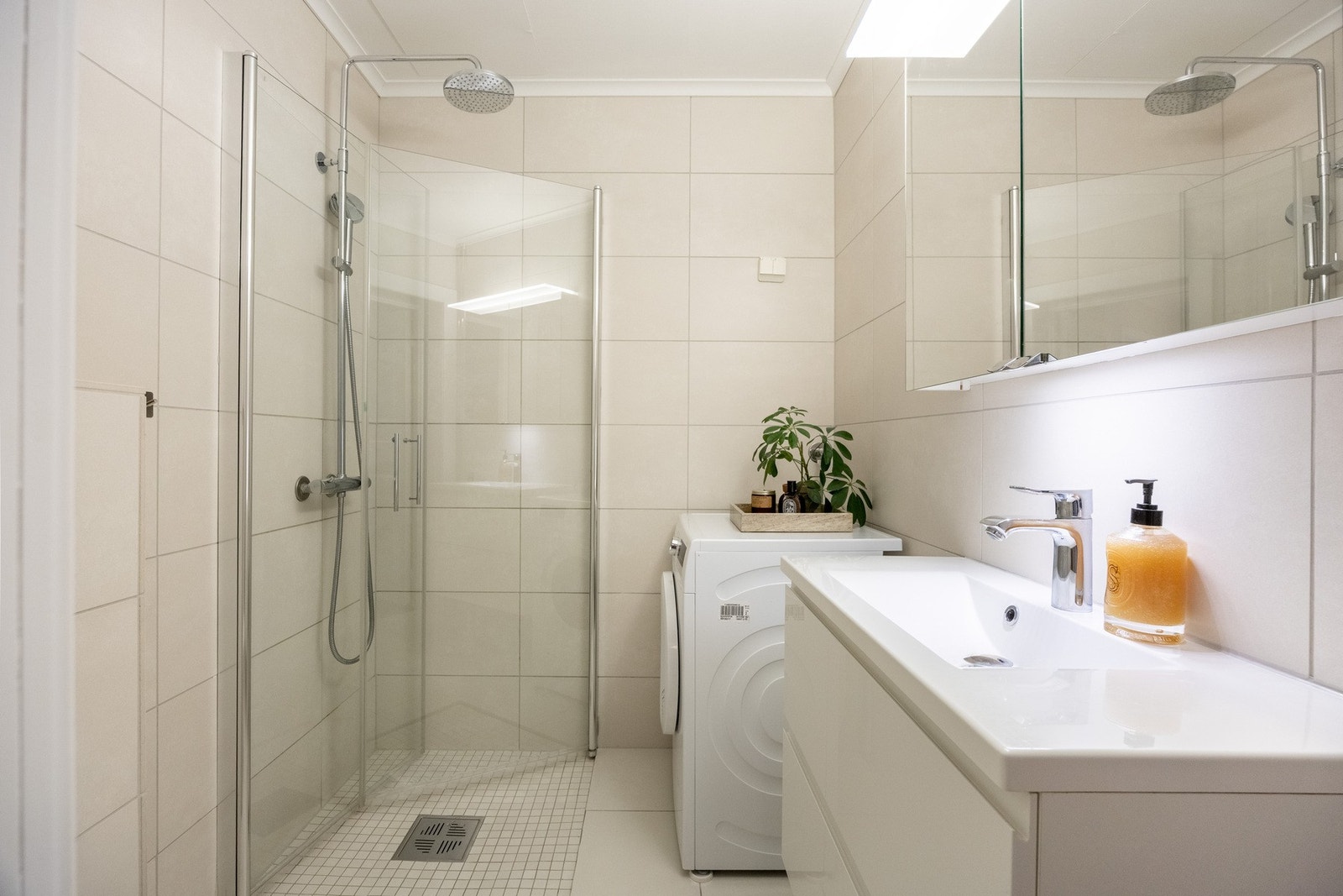 Helfliset bad med gulvvarme. Galleribilde