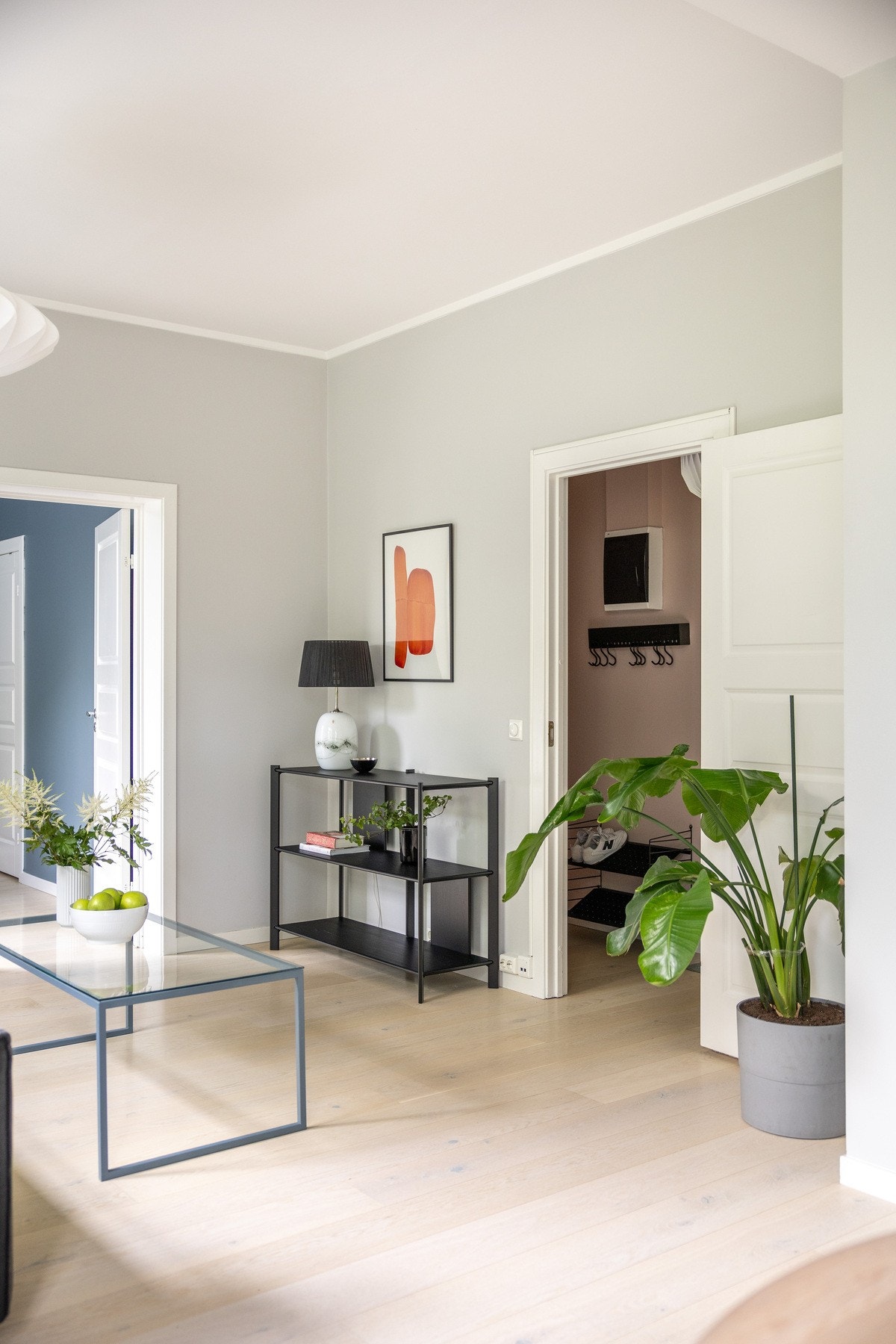 På gulvet er det lagt 1-stavs parkett. Galleribilde