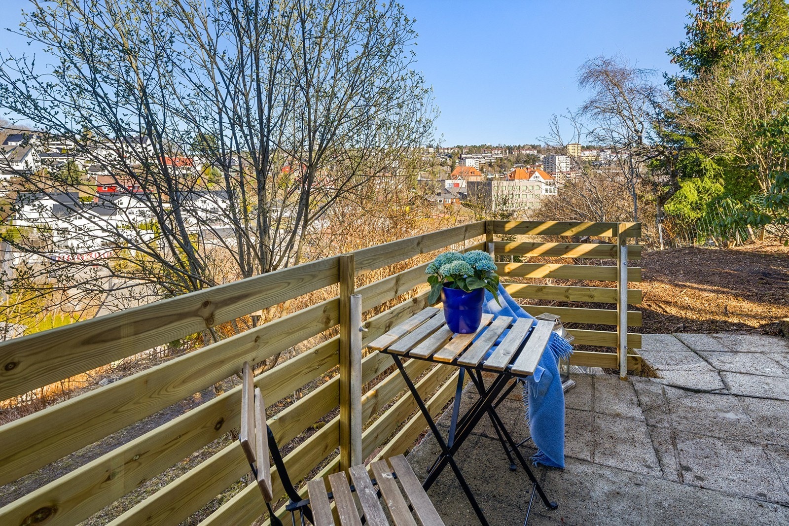 Hyggelig utsikt fra uteplassen. Galleribilde