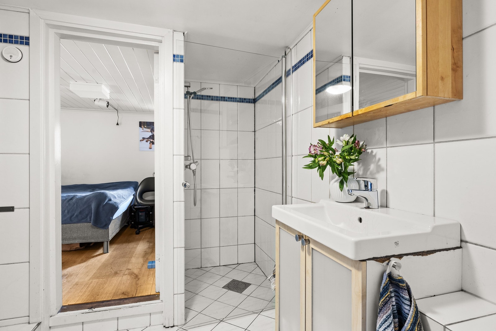 Badet i hybelen i kjelleretasjen er fra 2006. Galleribilde