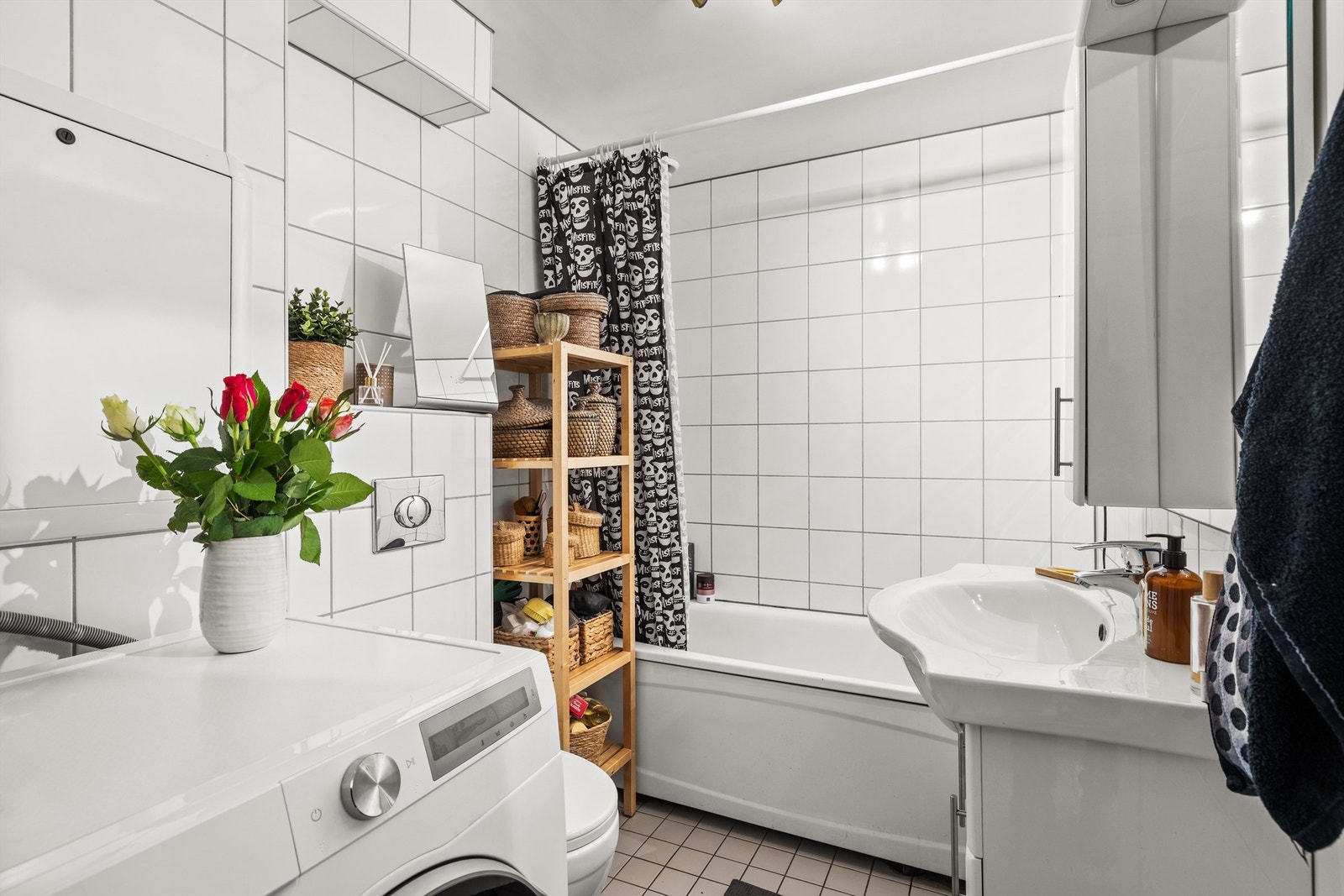 Badet i underetasjens hybel er fra 2012. Galleribilde