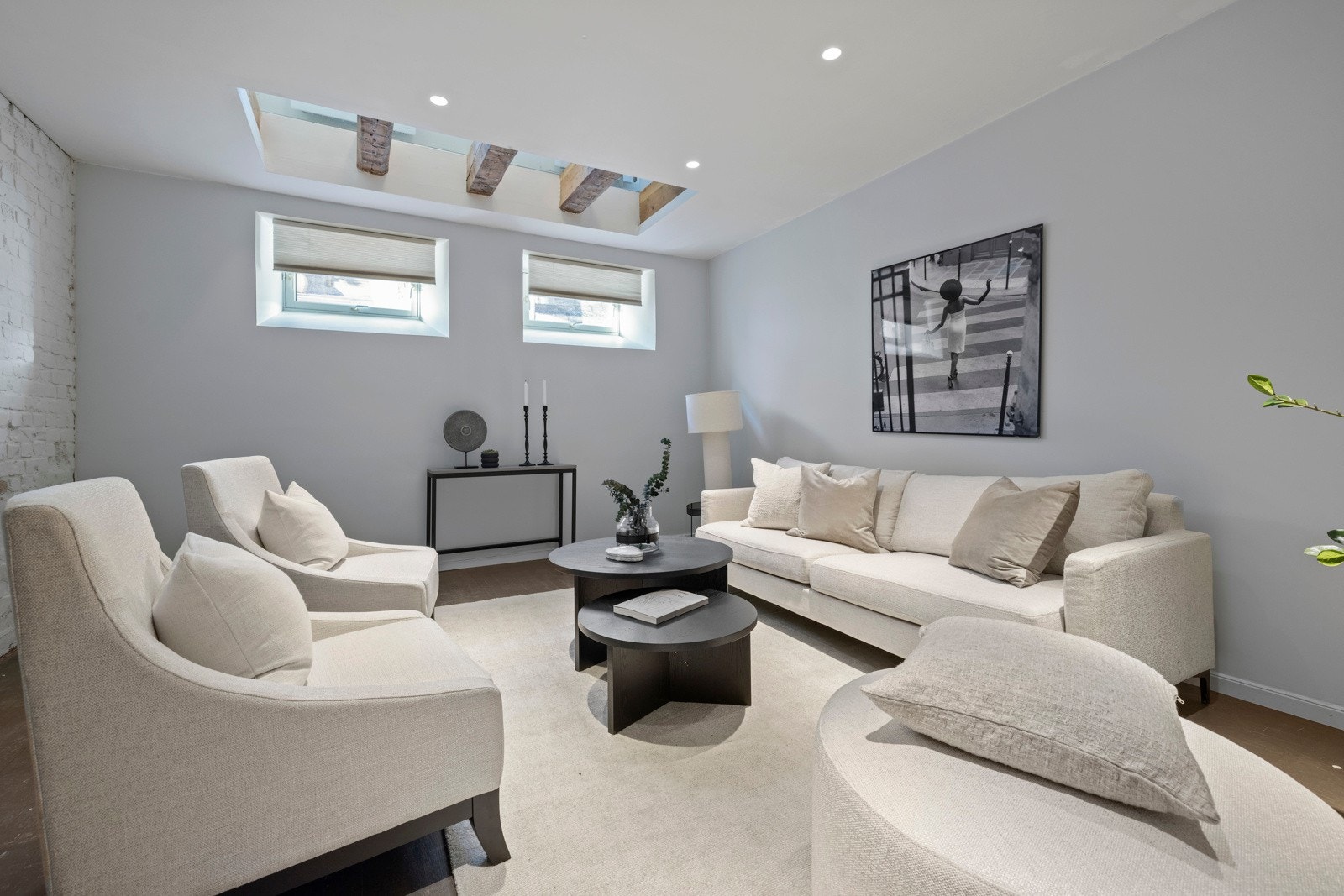 Her er det god plass til møblering og fleksible løsninger, perfekt for sosiale sammenkomster eller avslappende kvelder med familien. Galleribilde