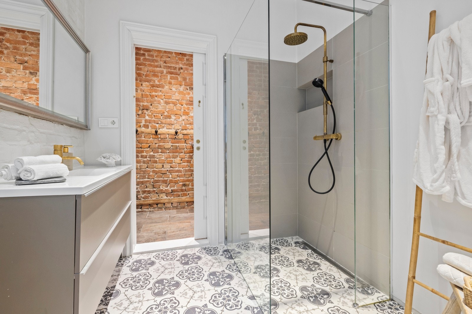 Gulvvarme og downlights gir ekstra komfort. Galleribilde