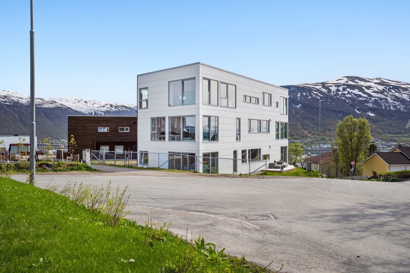 Leiligheten ligger fint og sentralt til i øverste etasje. Galleribilde