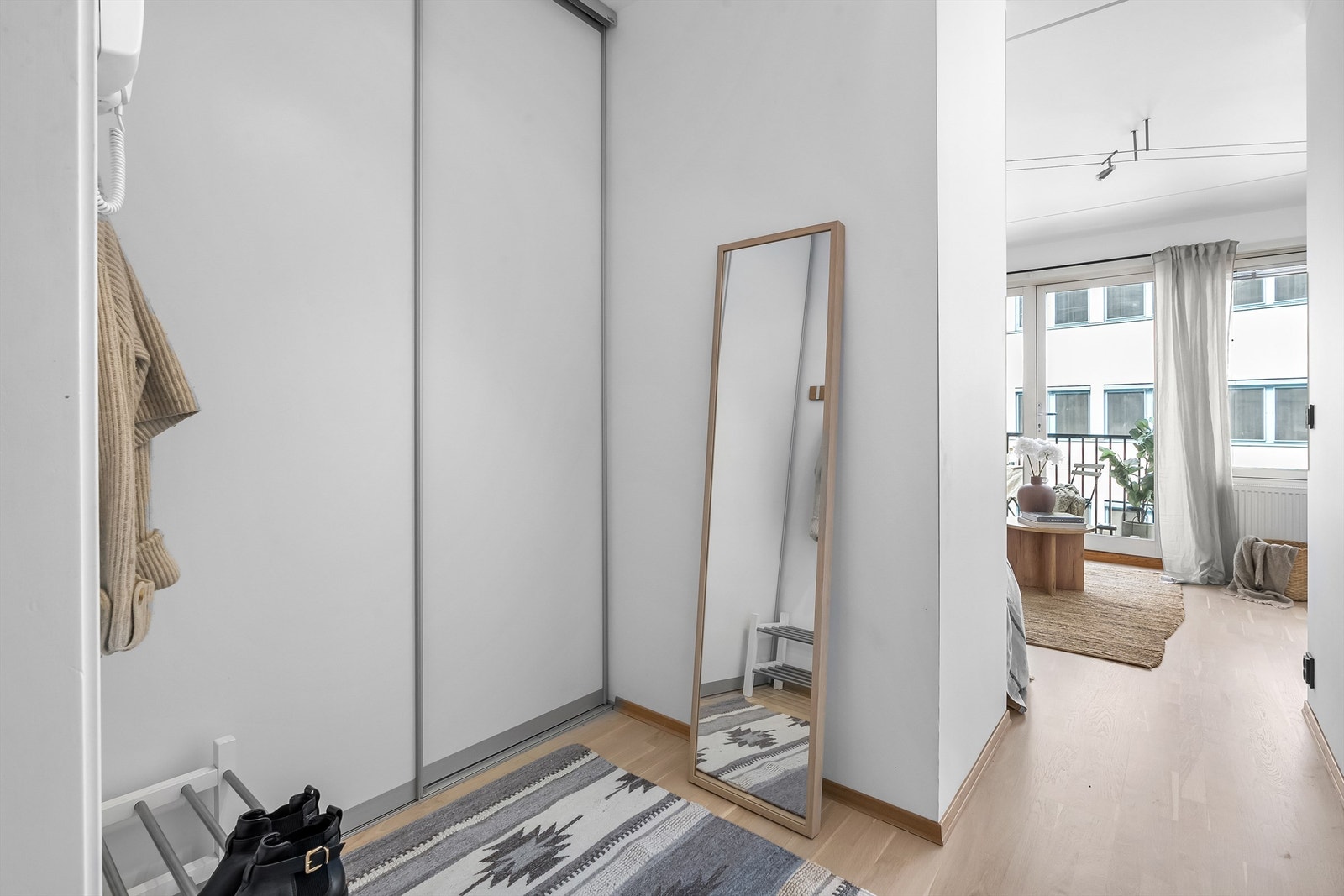 Her får man et hyggelig førsteinntrykk av boligen. Galleribilde