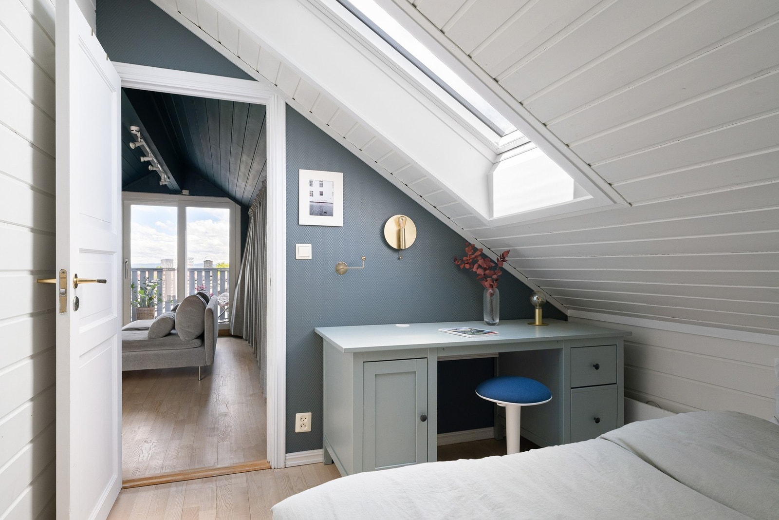 Her kan for eksempel ungdommen få sin egen "hule" med loftstue, bad og soverom på samme plan. Galleribilde