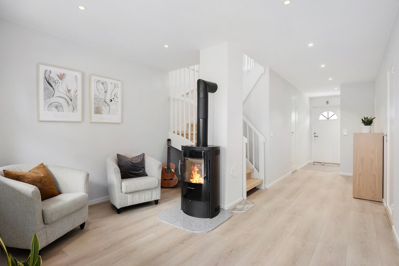 Fleksibelt rom i 1. etasje - perfekt som TV-stue, ungdomsavdeling eller hjemmekontor Galleribilde