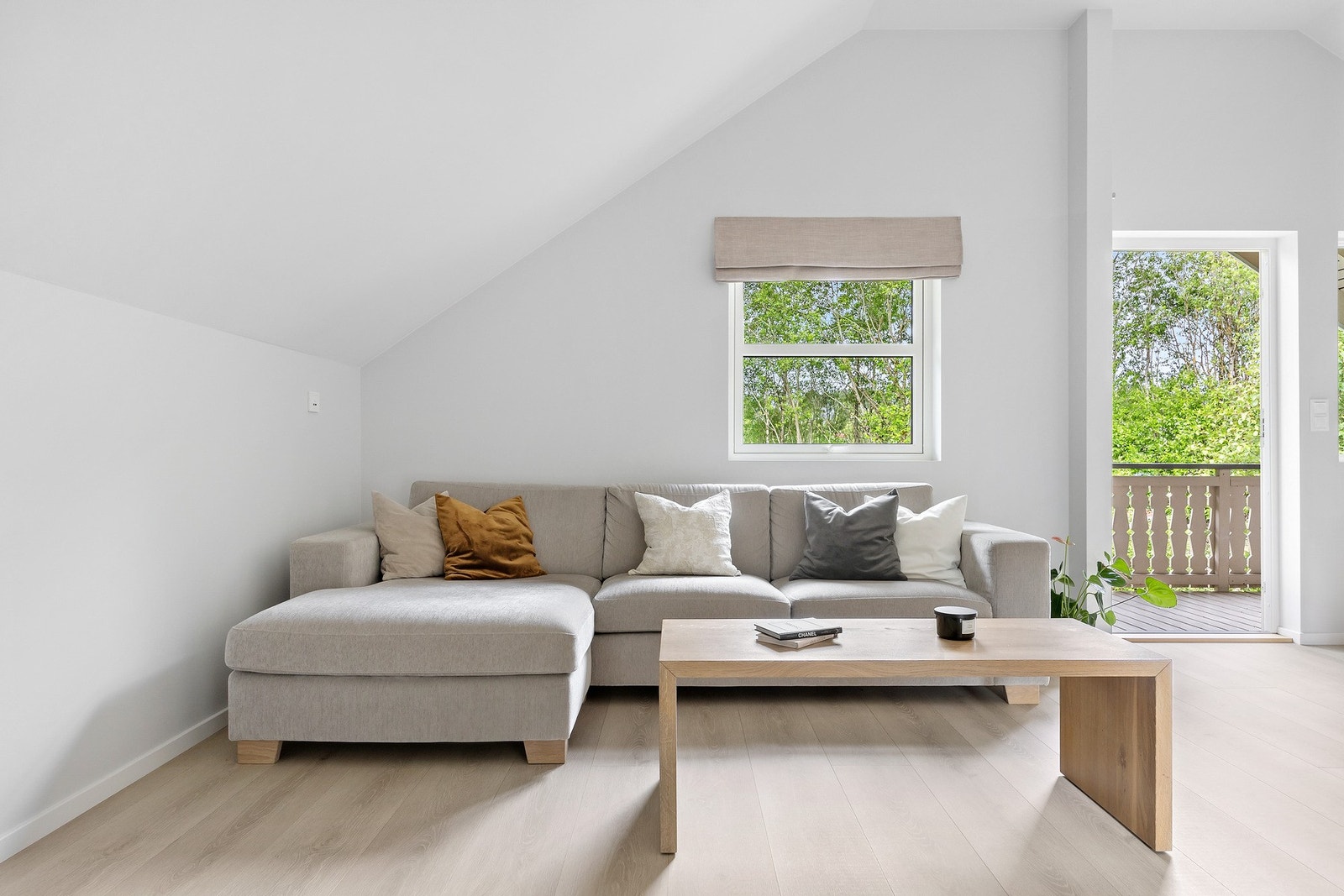 Lad mobilen direkte fra integrerte USB-stikk innfelt i veggen. Galleribilde