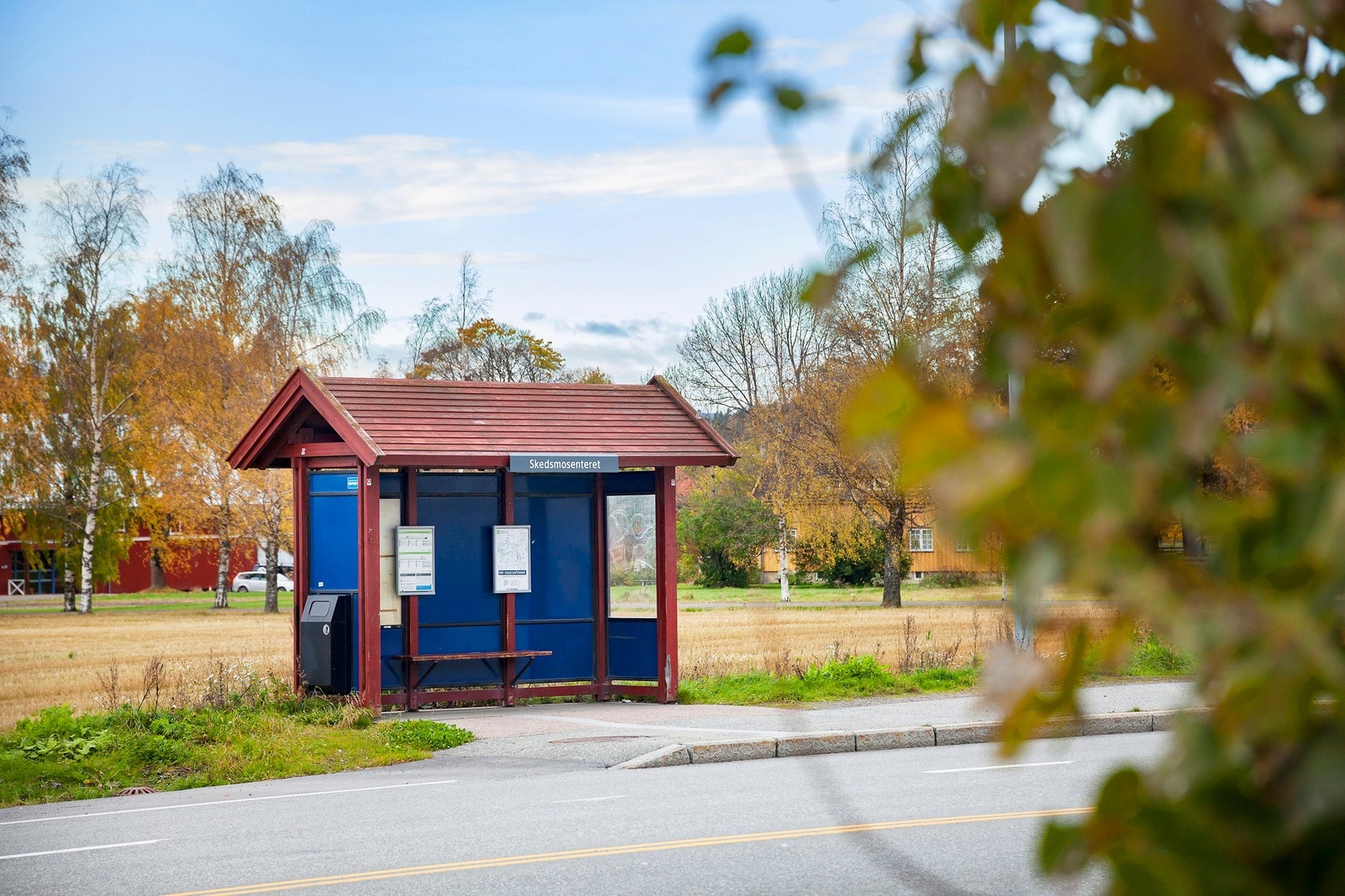 Gode bussforbindelser i området. Vestvollen er nærmeste holdeplass Galleribilde