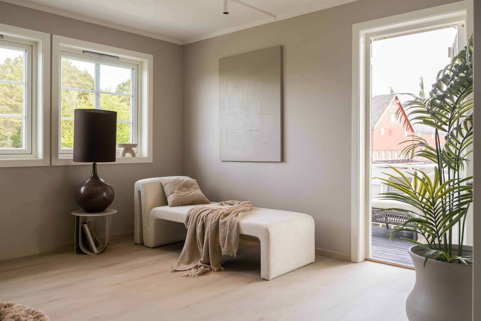 Fra stuen har du direkte tilgang til en romslig veranda målt til hele 30 kvm. Galleribilde