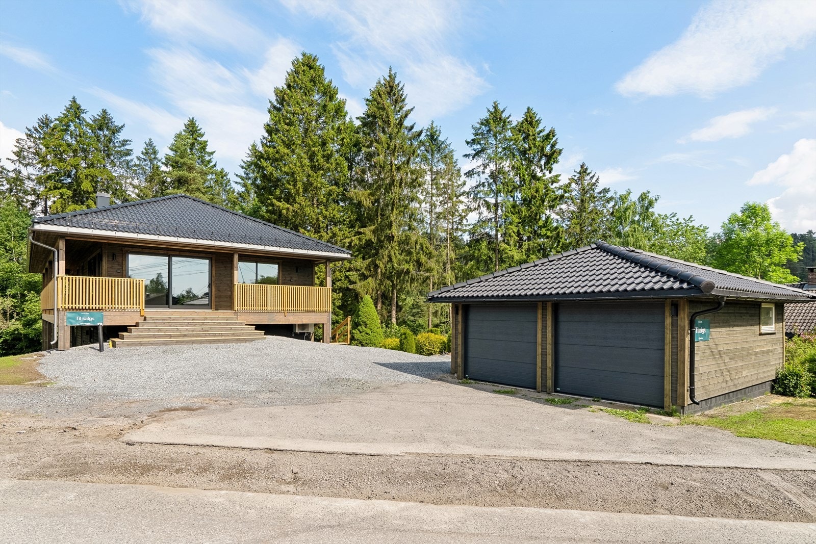 Ny kledning på garasjen i 2024. Galleribilde