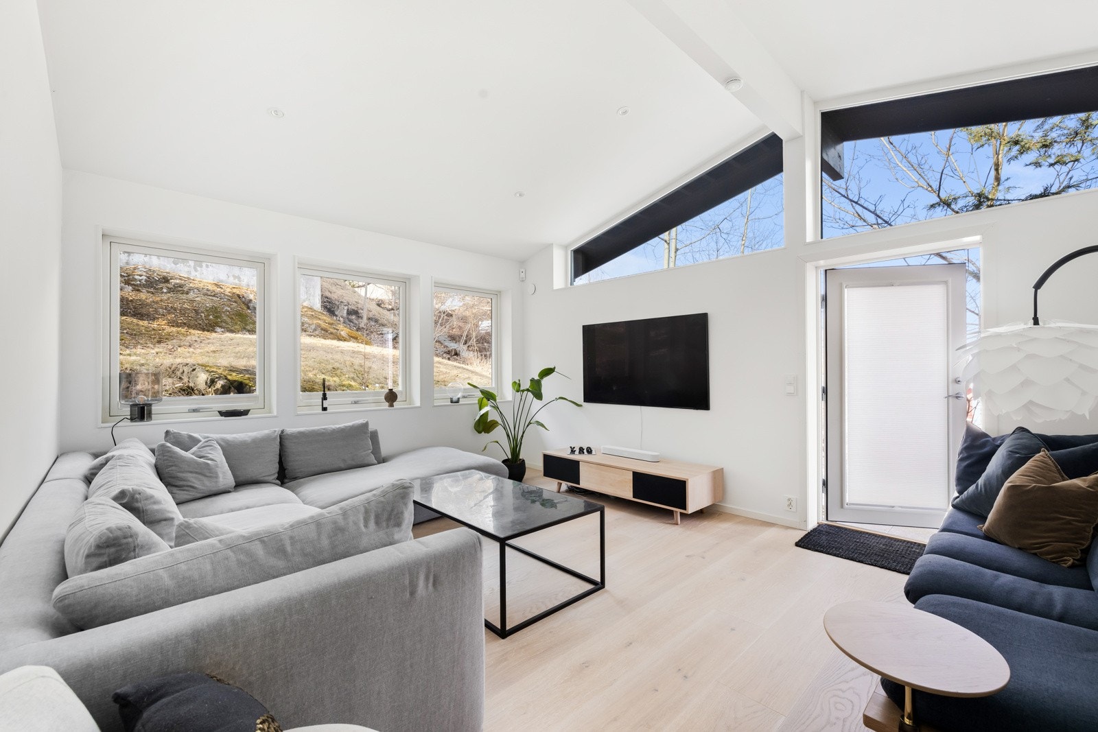 Stuen har adkomst fra to av soverommene og er et perfekt tilleggsareal for barna i huset. Galleribilde