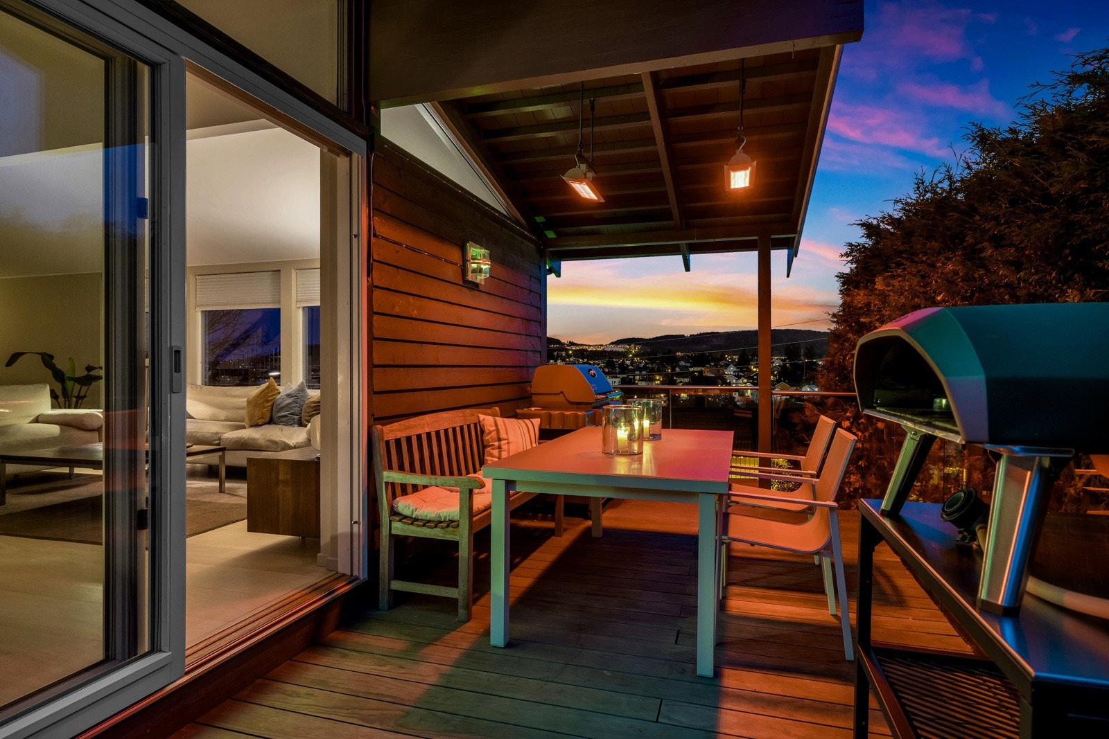 Skyvedør i glass (2019) ut fra stuesonen. Galleribilde