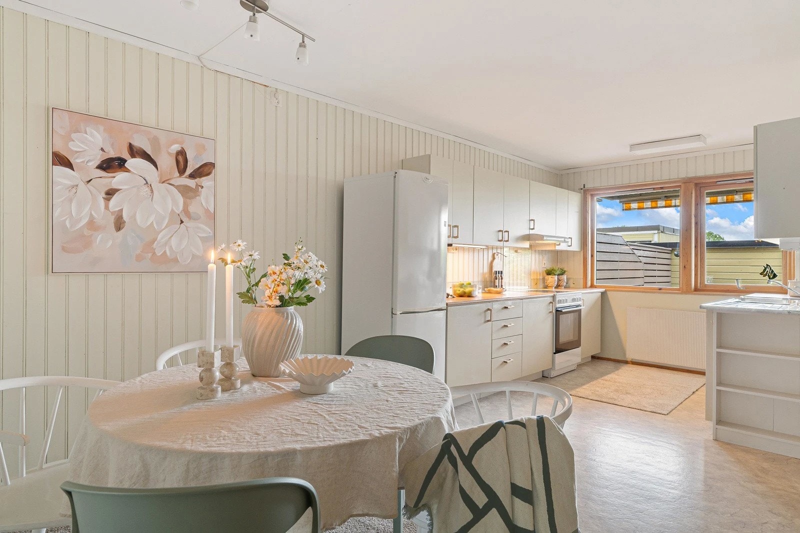 Videre inn følger en kjøkkenløsning på 23 kvm. Galleribilde