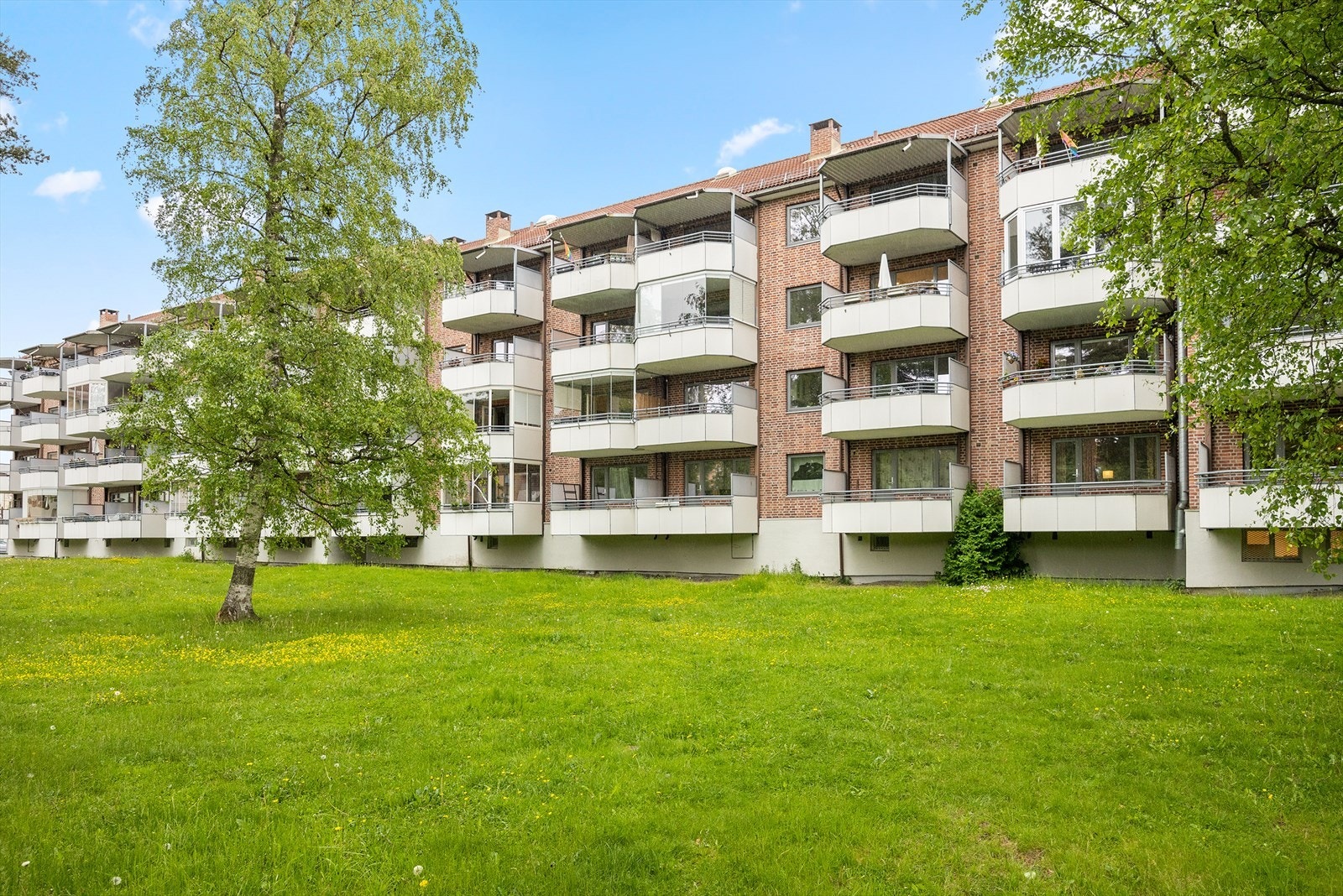 Området har fine, frodige grøntområder og er kjent for sitt gode boligmiljø. Galleribilde