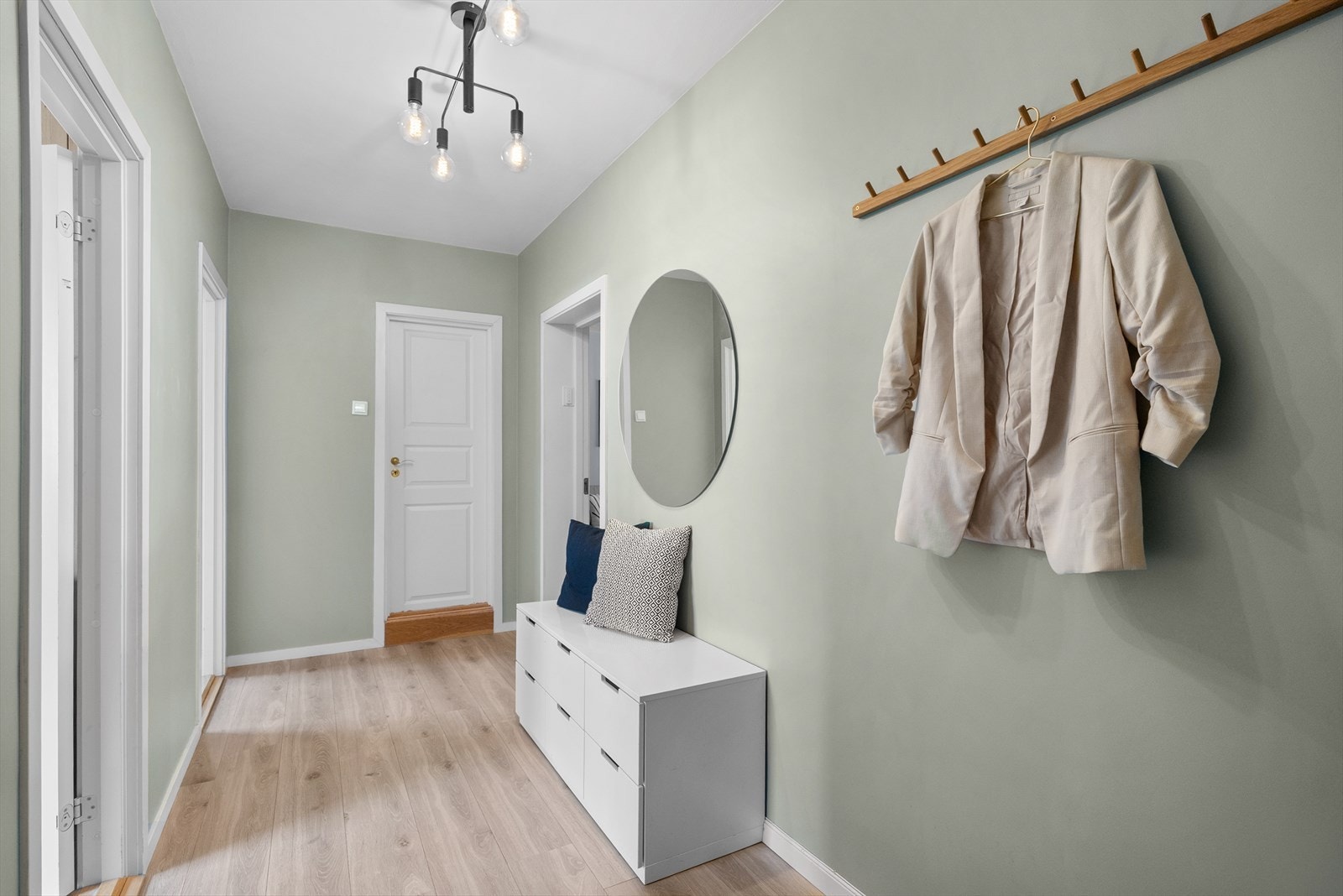 Leiligheten disponerer to boder, totalt 14 kvm. Dette gir gode lagringsmuligheter for sesongutstyr, sportsutstyr, julepynt og annet du ikke trenger i det daglige. Galleribilde