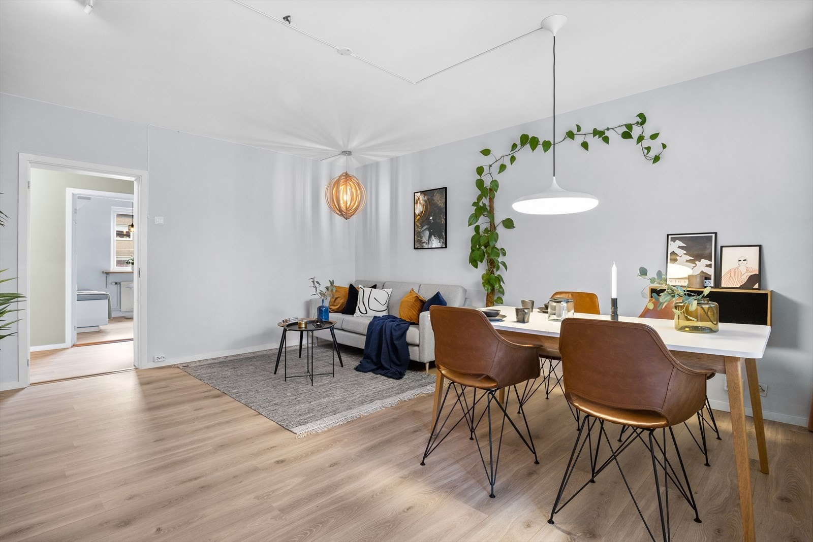 Leiligheten varmes opp med vannbåren varme via radiatorer. Galleribilde