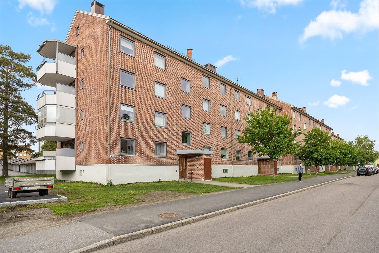 Borettslaget leier ut 129 parkeringsplasser og 33 garasjer etter ventelister. Kommunale ladeplasser i området: Mekanikerveien, Kranveien og Kampheimveien. Galleribilde