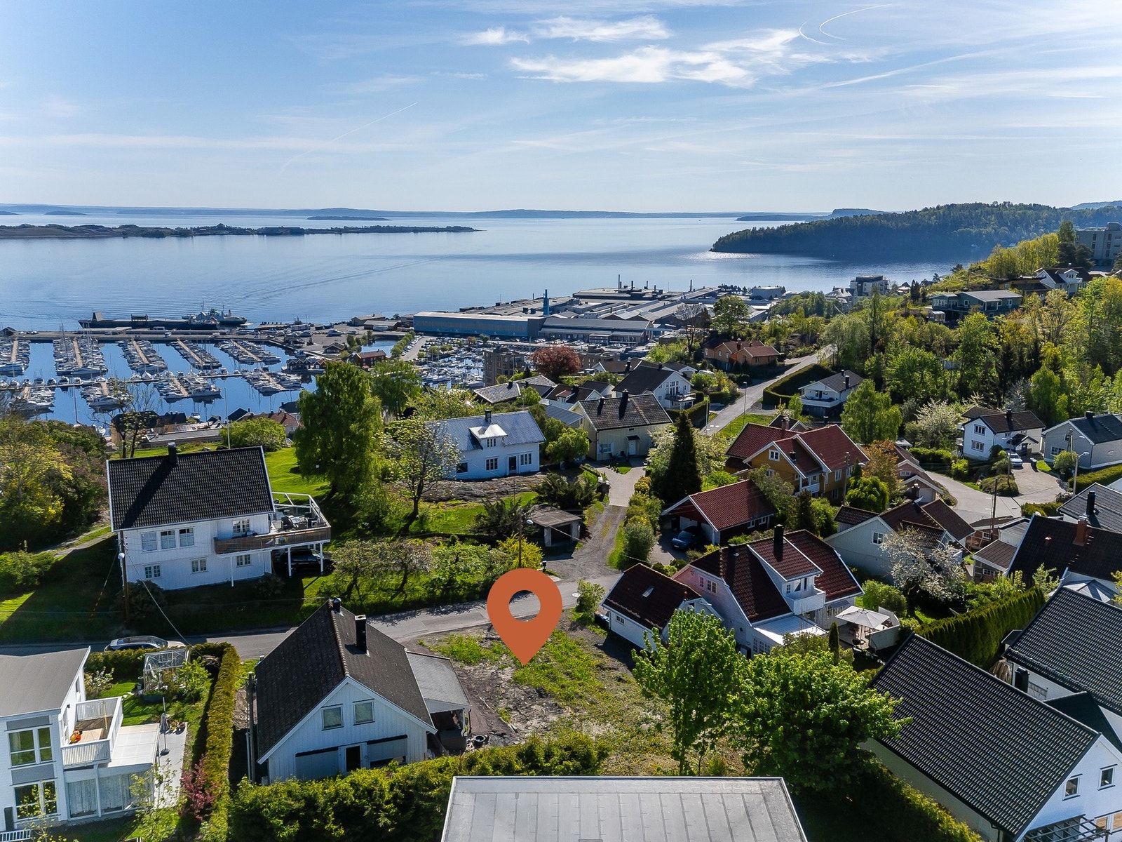 Hege Svebakk har gleden av å presentere Roveveien 7, en boligtomt med sentral beliggenhet på Rove. Galleribilde
