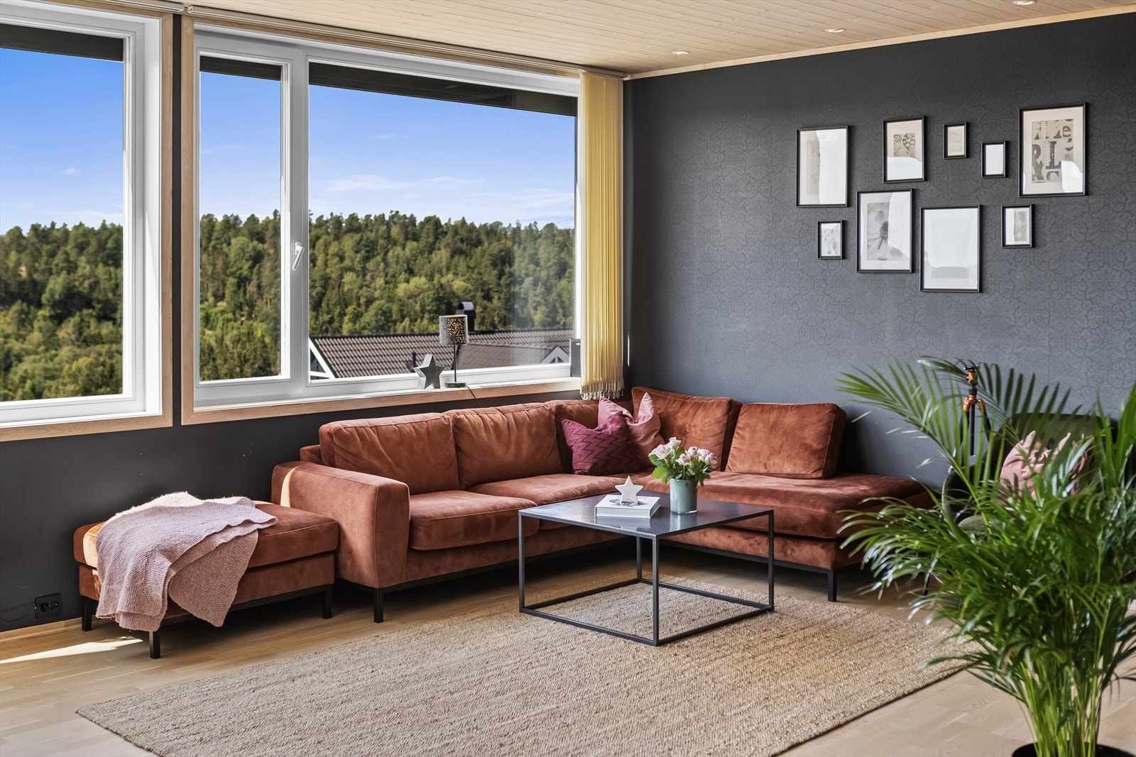 Her kan hele familien samles til filmkveld i stuen som rommer alle! Galleribilde