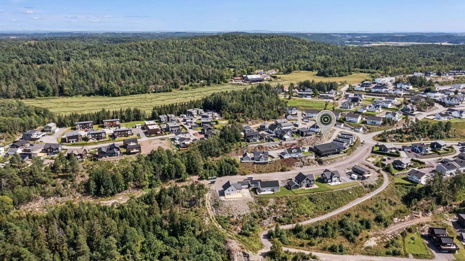 I nærområdet finner man også golfbane, ulike treningstilbud, idrettsanlegg og flotte helårs tur- og rekreasjonsområder. Galleribilde