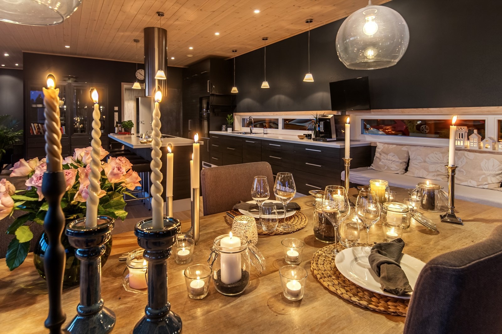 Her kan gode venner og familie samles rundt bordet for gode måltider og hyggelige samtaler. Galleribilde