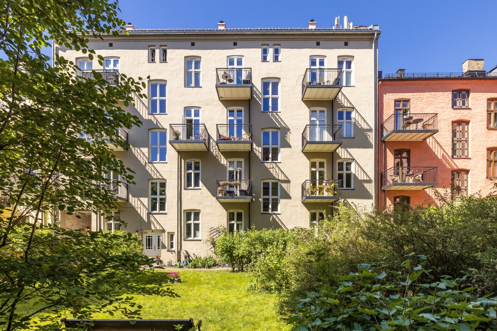 Som beboer har du også tilgang til en superkoselig bakgård. Galleribilde