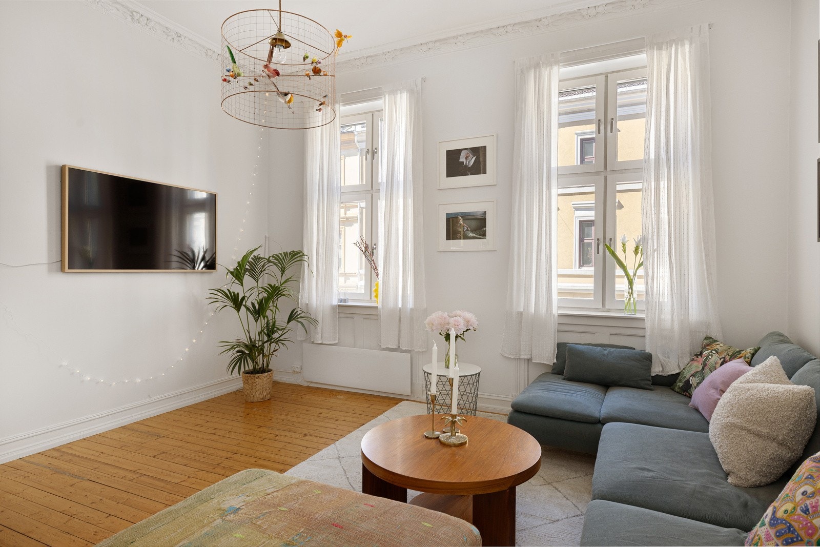 To store klassiske vindusflater slipper inn rikelig med naturlig lys. Galleribilde