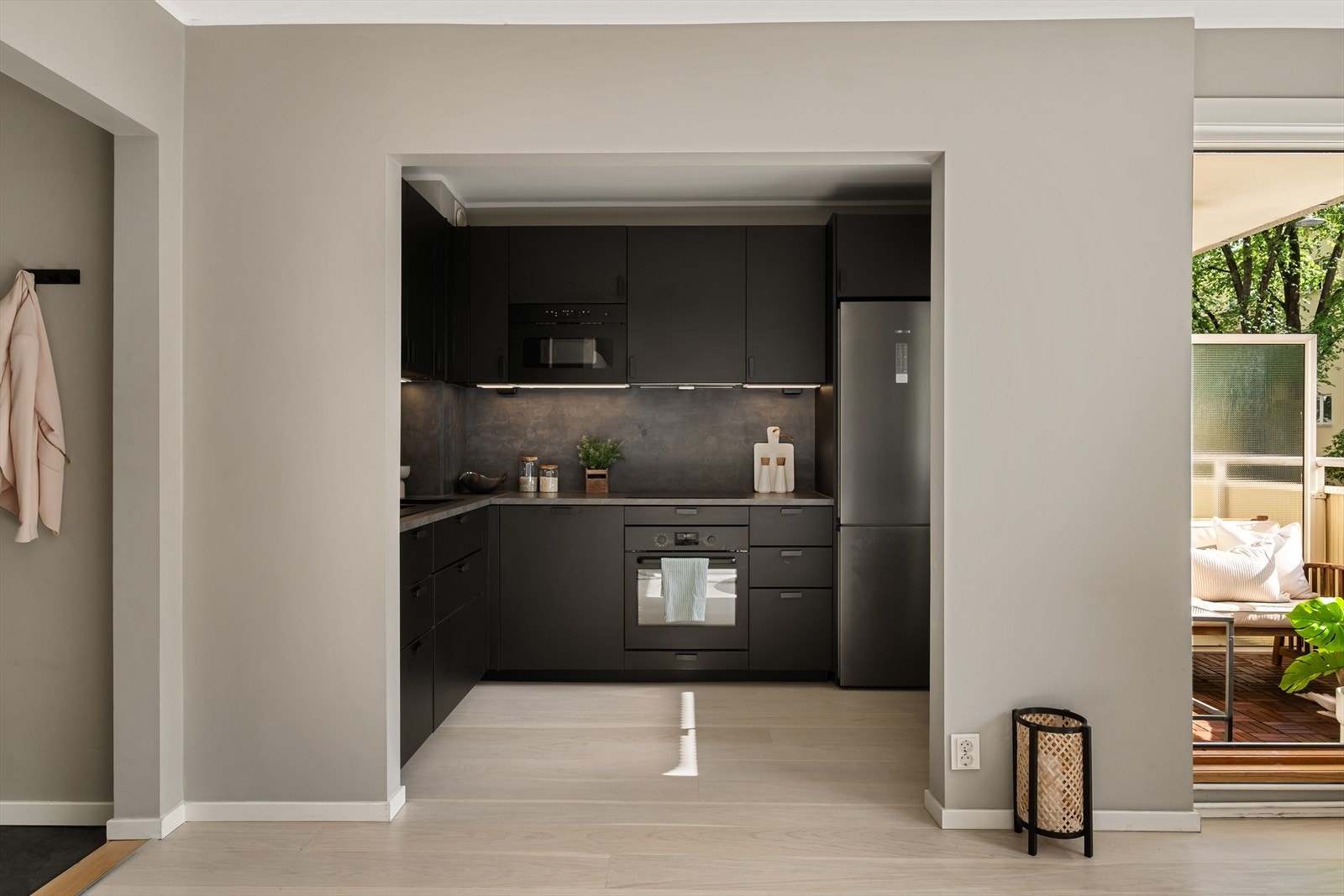 Kjøkken med åpen løsning mot stuen. Galleribilde