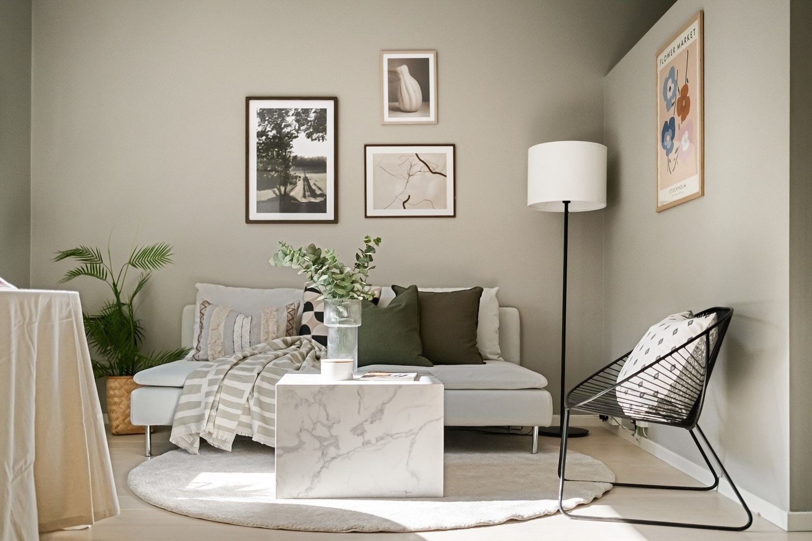 Varmtvann, fyring, kabel-TV og internett er inkludert i felleskostnadene. Galleribilde