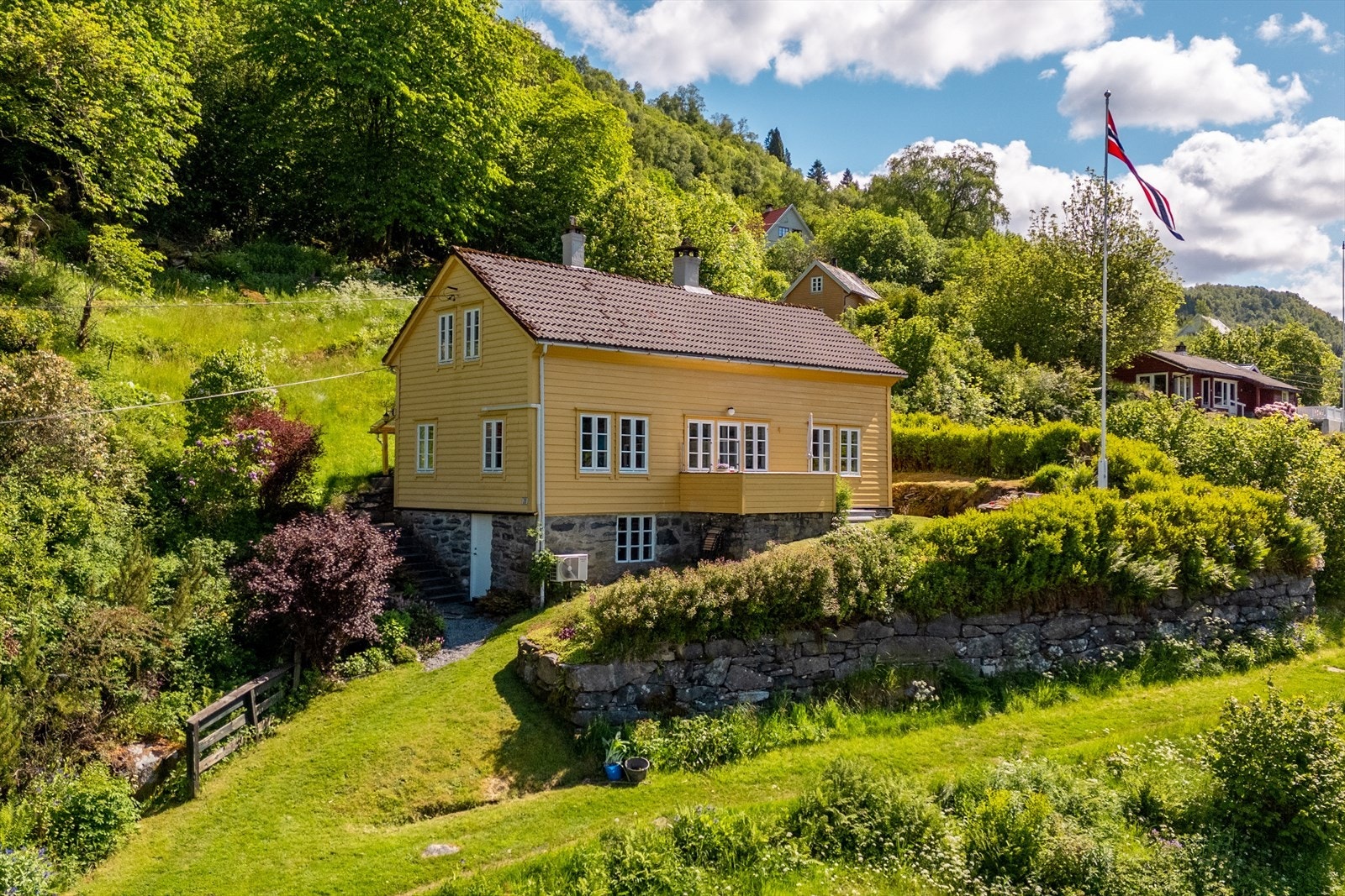 Velkommen til Tveitavegen 20 - presentert av Eiendomsmegler Norge v/ Martin Raknes Galleribilde