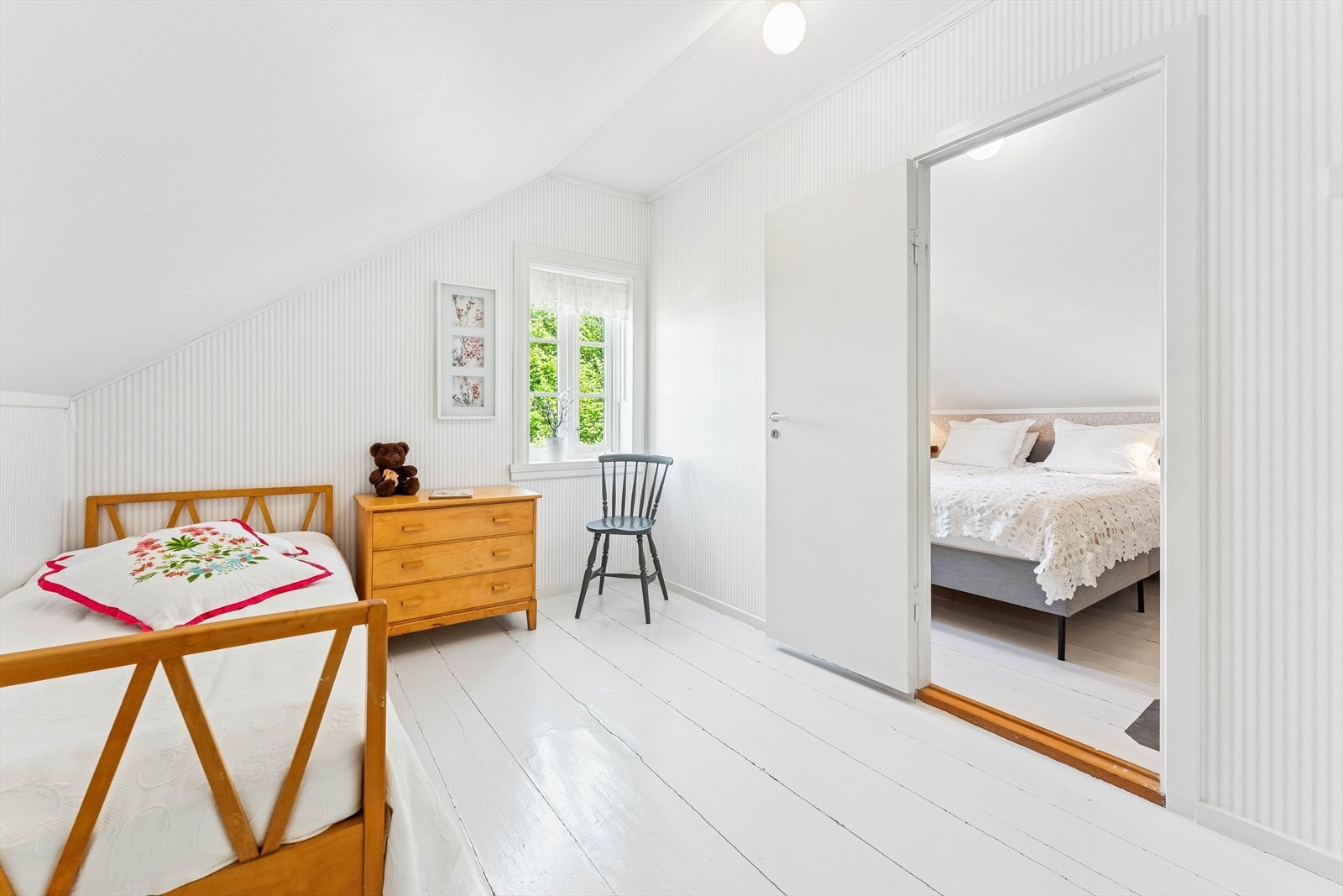De andre soverommene er på 10,8 m² og 9,9 m² Galleribilde