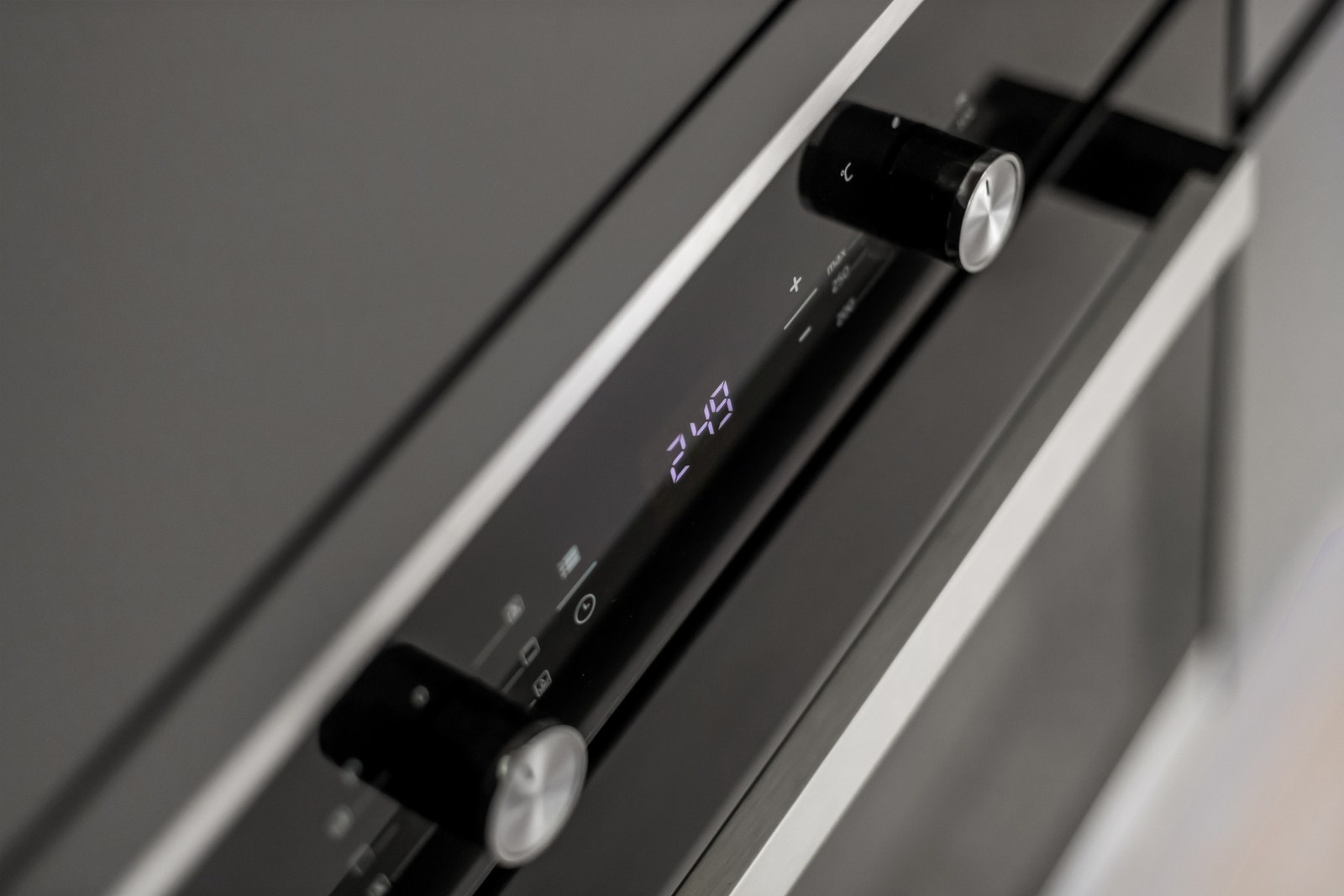 Integrert komfyr, platetopp, kjøl/frys og oppvaskmaskin. Galleribilde