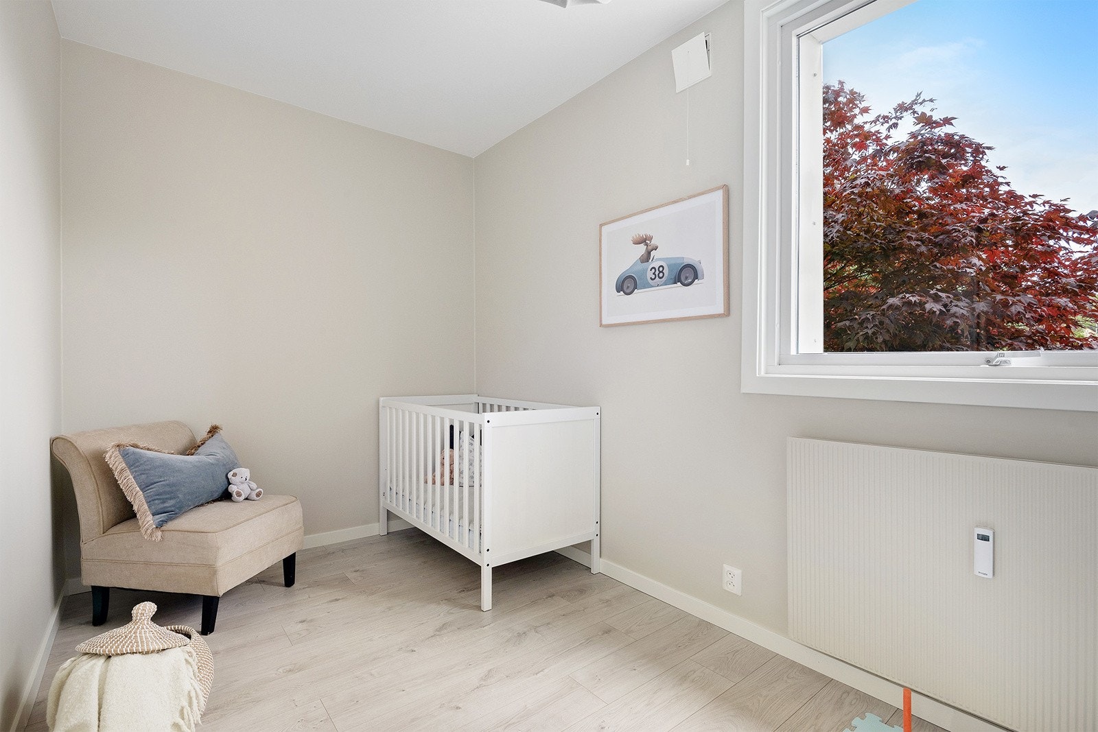 Et koselig og sjarmerende soverom nummer 2. Dette kan brukes som gjesterom, barnerom eller kontor. Galleribilde