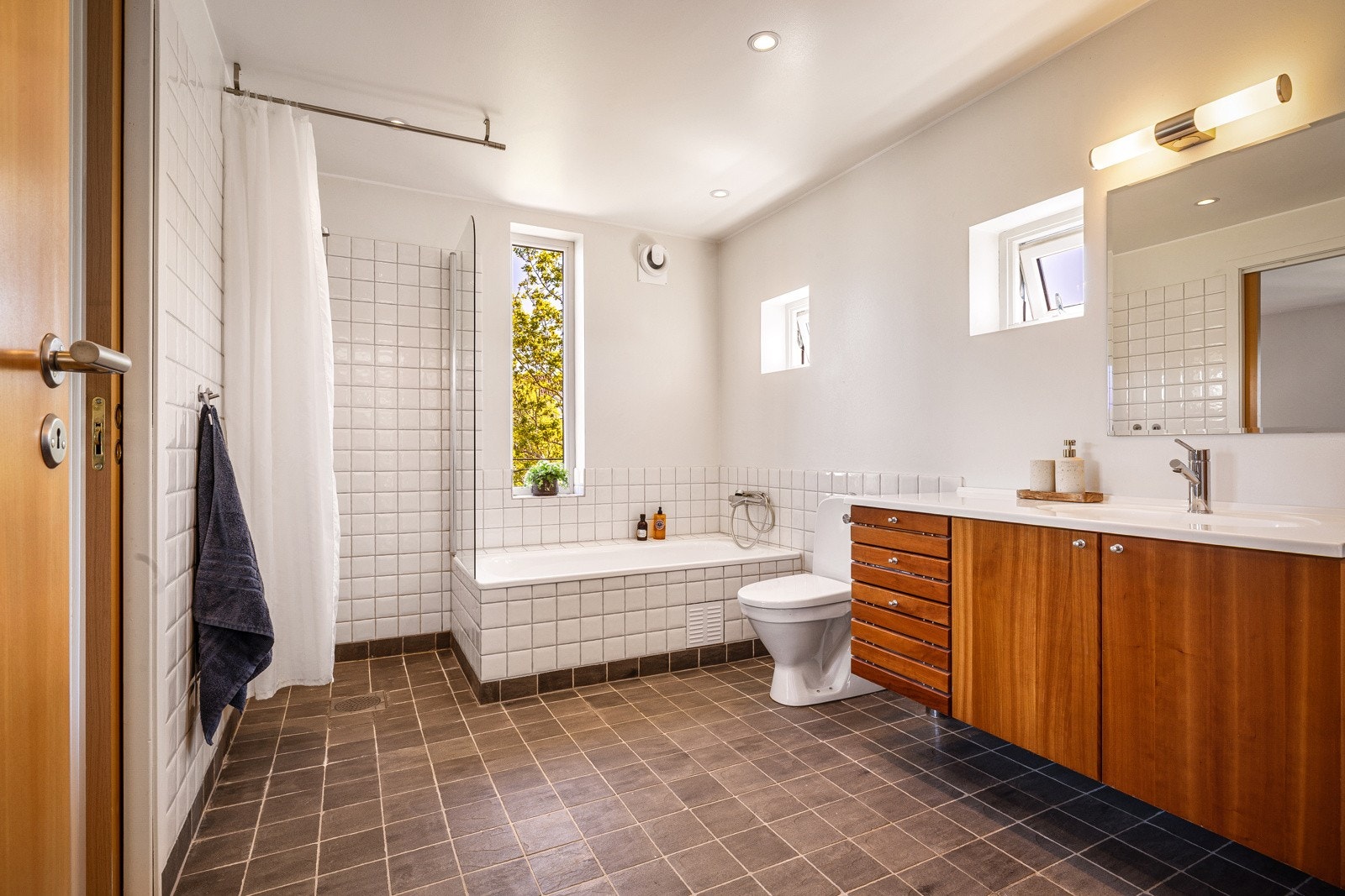 - Lyst og trivelig bad av god størrelse - Galleribilde