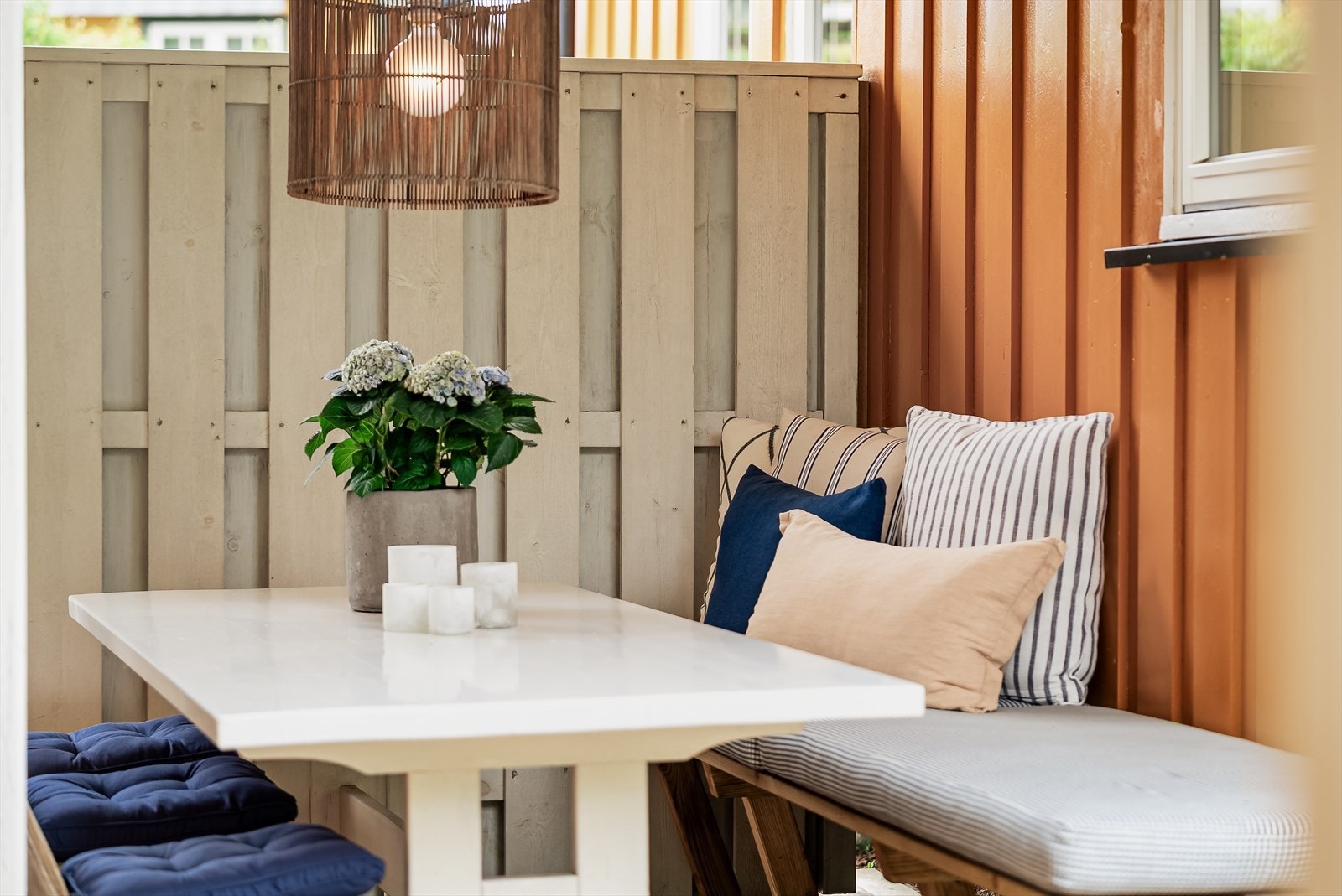 Overbygd uteplass. Galleribilde