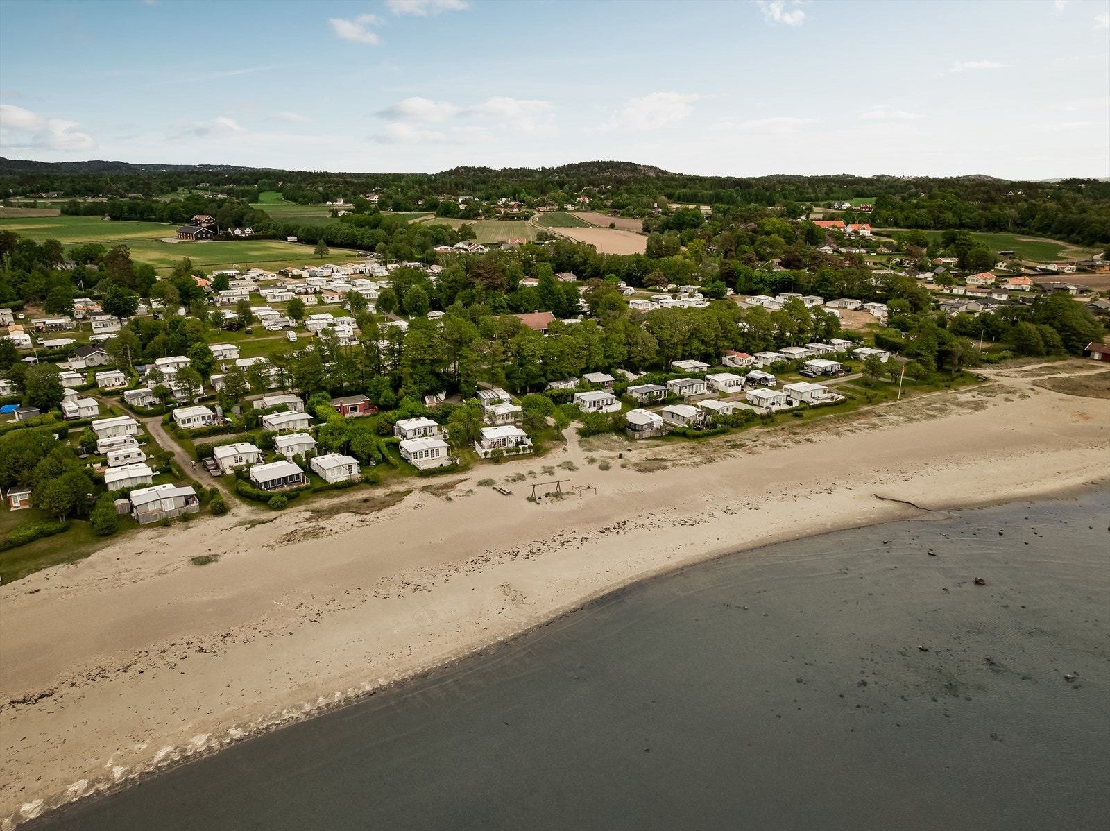 Flott badestrand kun 320 meter unna Galleribilde