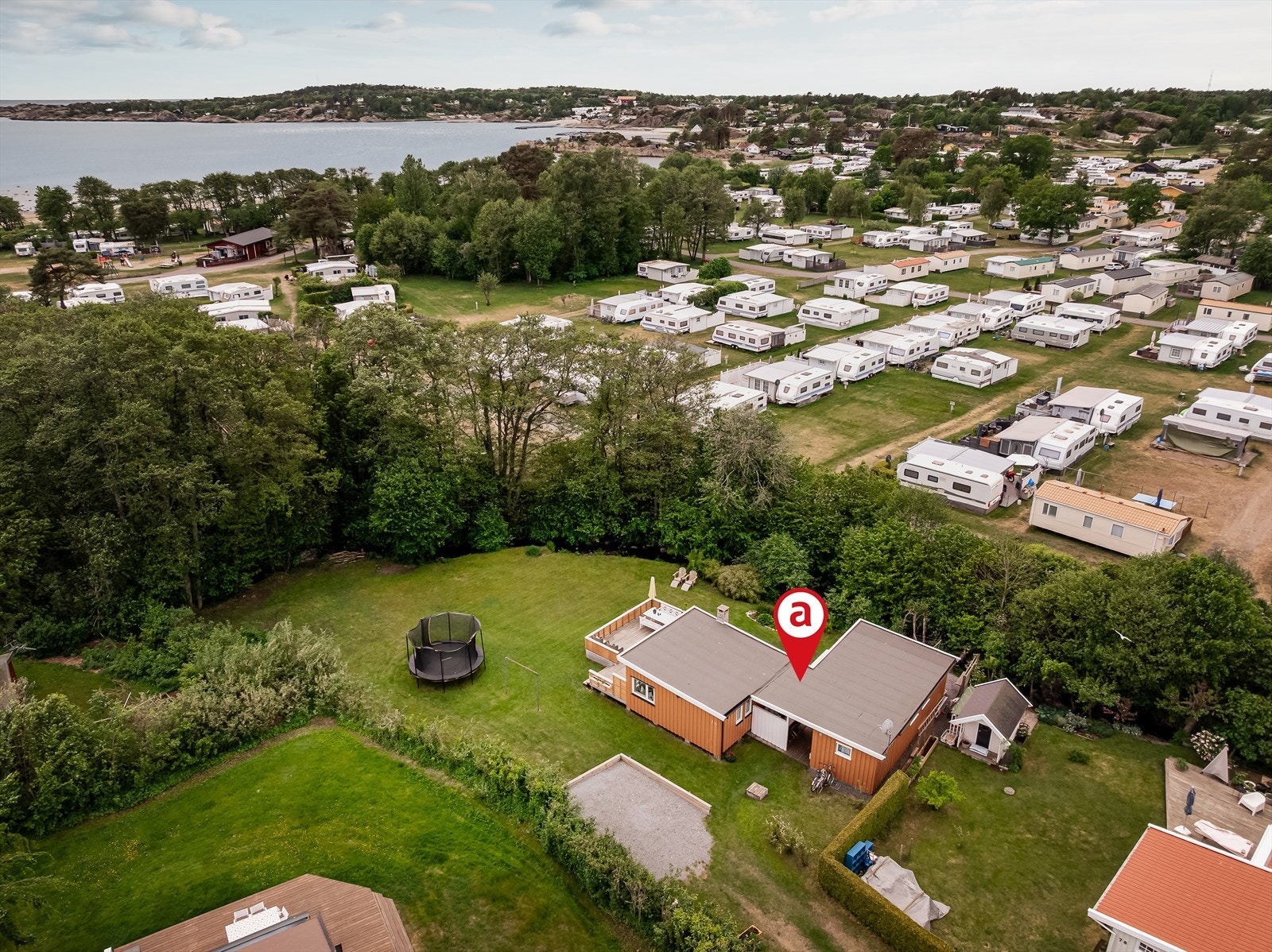 Oversiktsbilde. Her er det kort vei til sjøen. Galleribilde