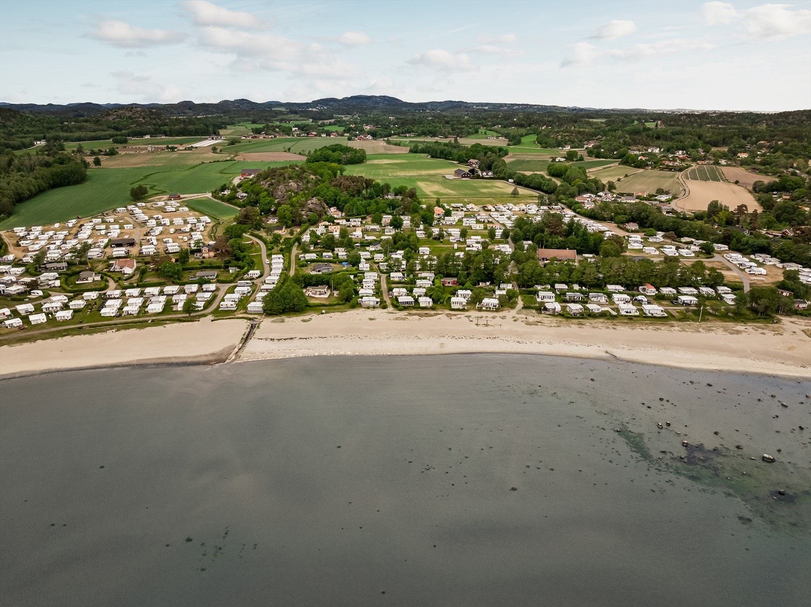 Flott badestrand kun 320 meter unna Galleribilde