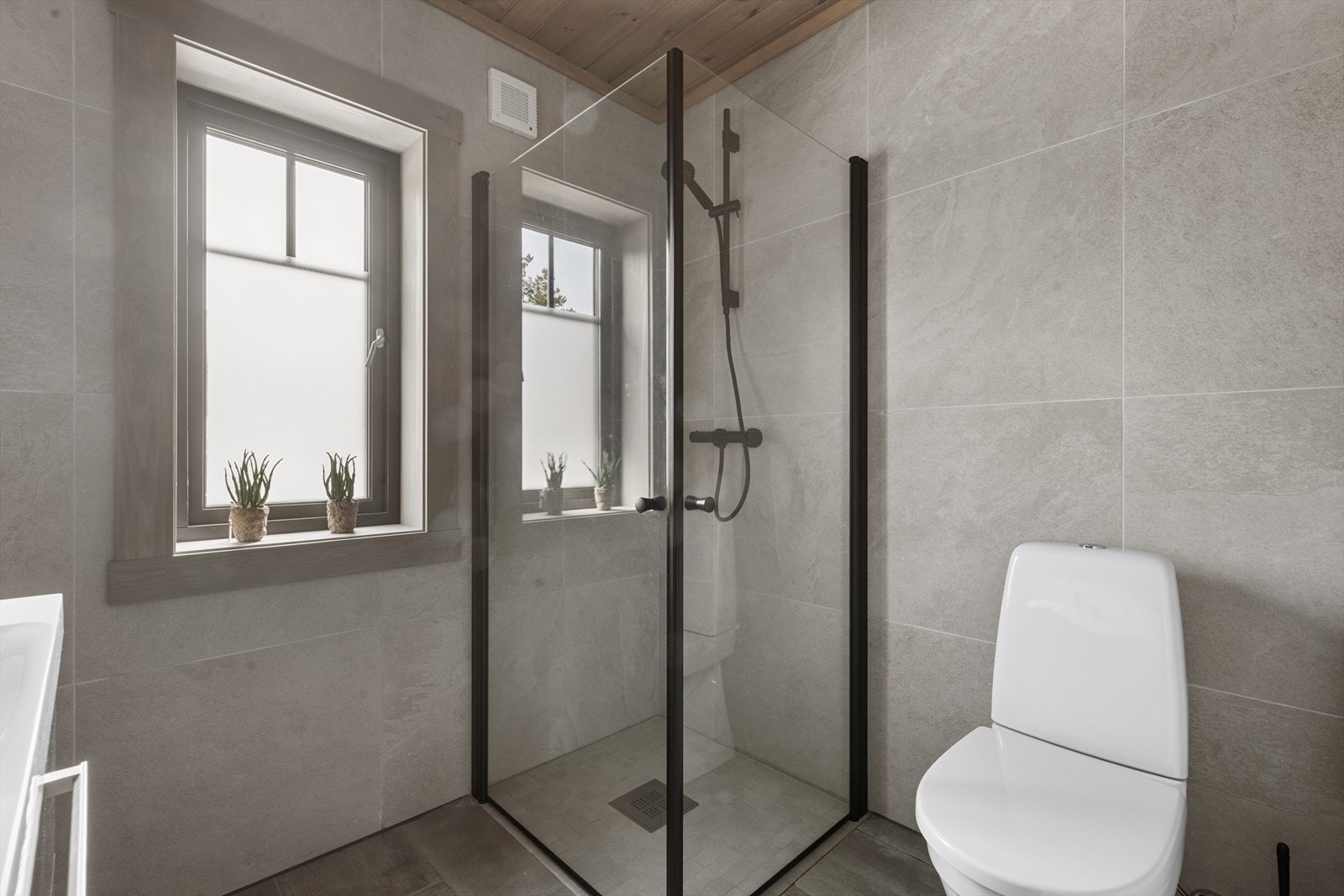 Dette badet ligger nærmest de to minste soverommene. Galleribilde