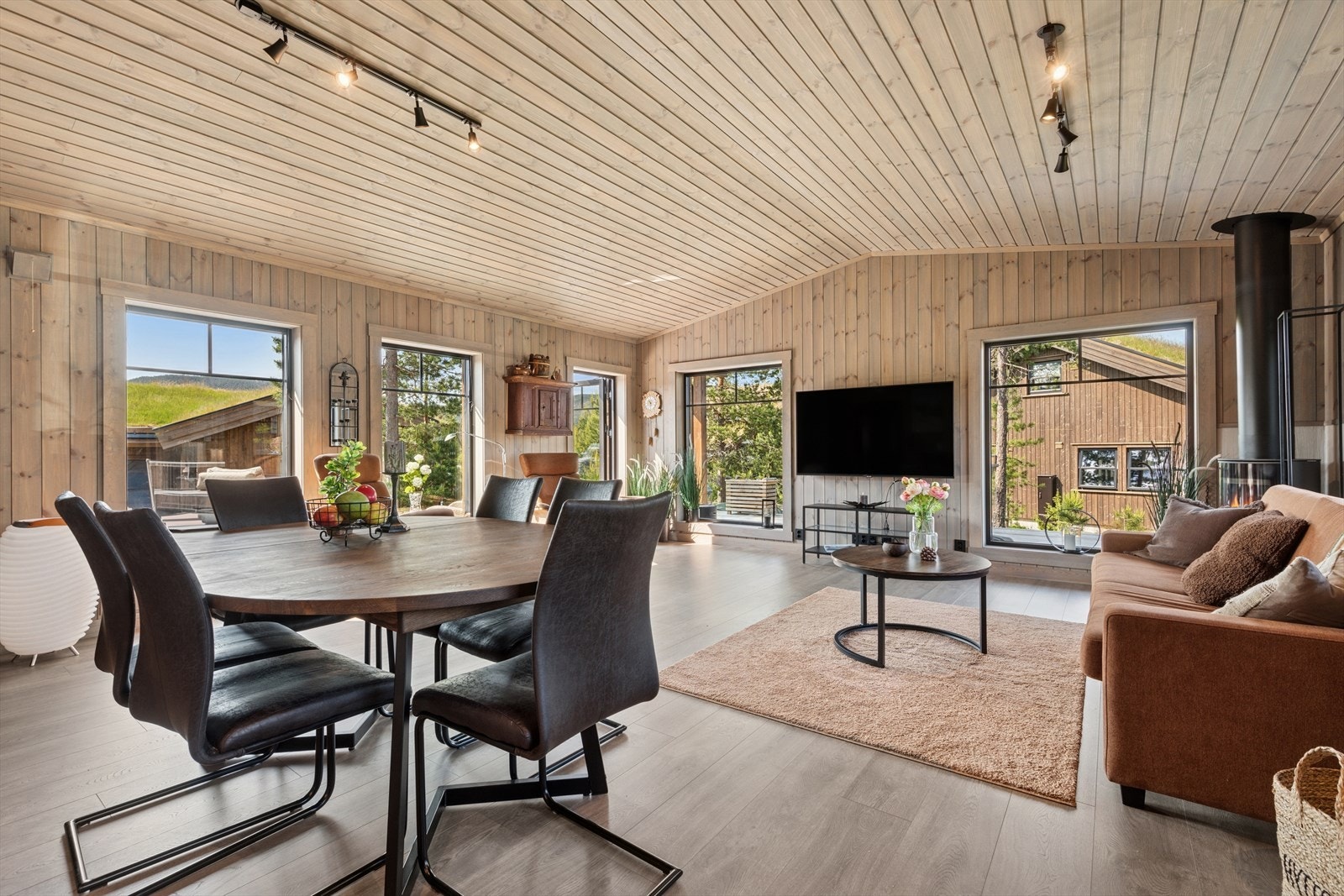 En stue du får dekket til mange gjester! Galleribilde