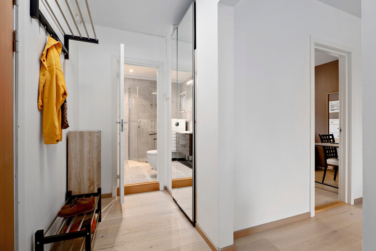 Garderobe med speilfronter Galleribilde