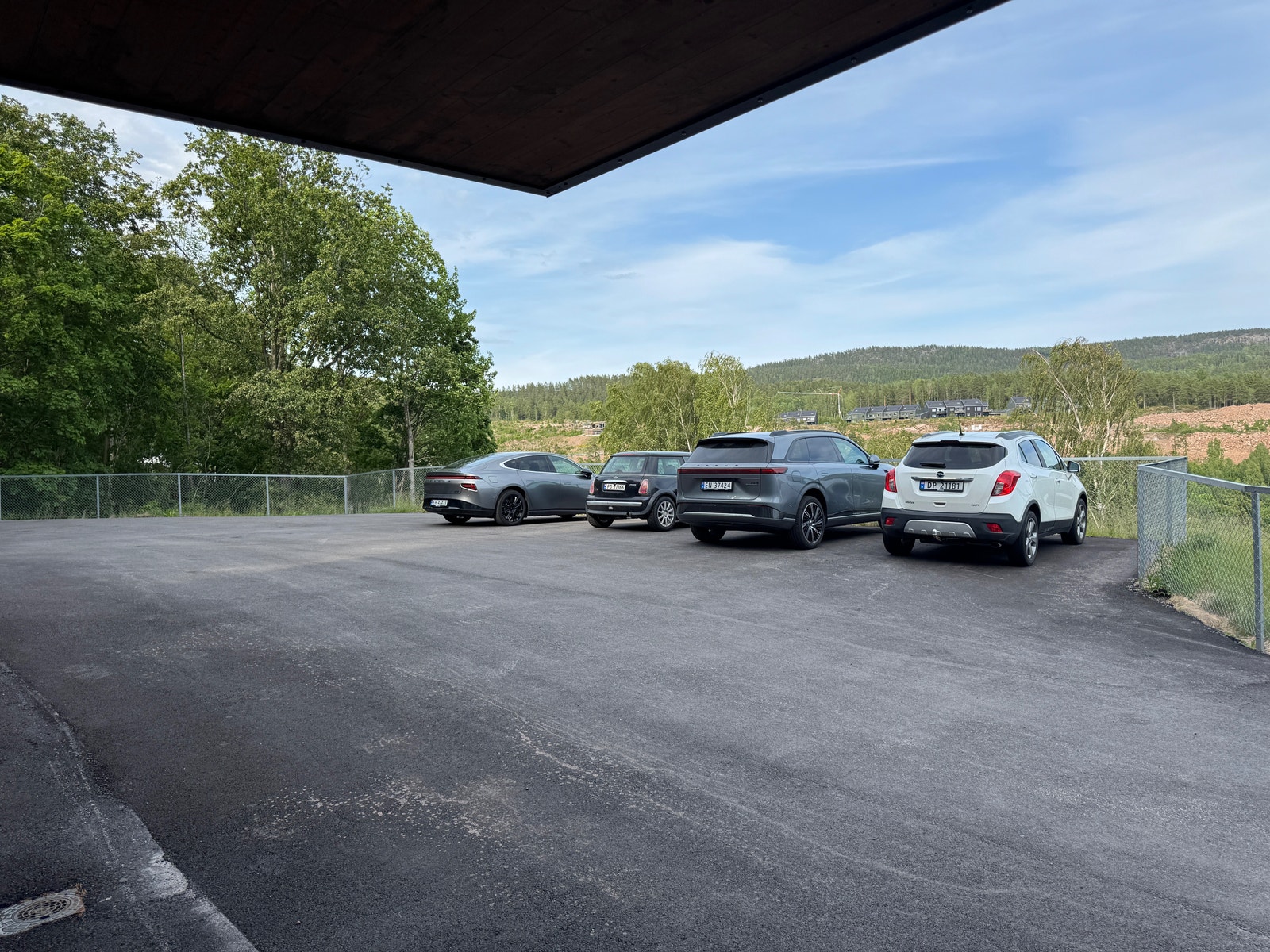 Felles parkeringsplasser. Galleribilde