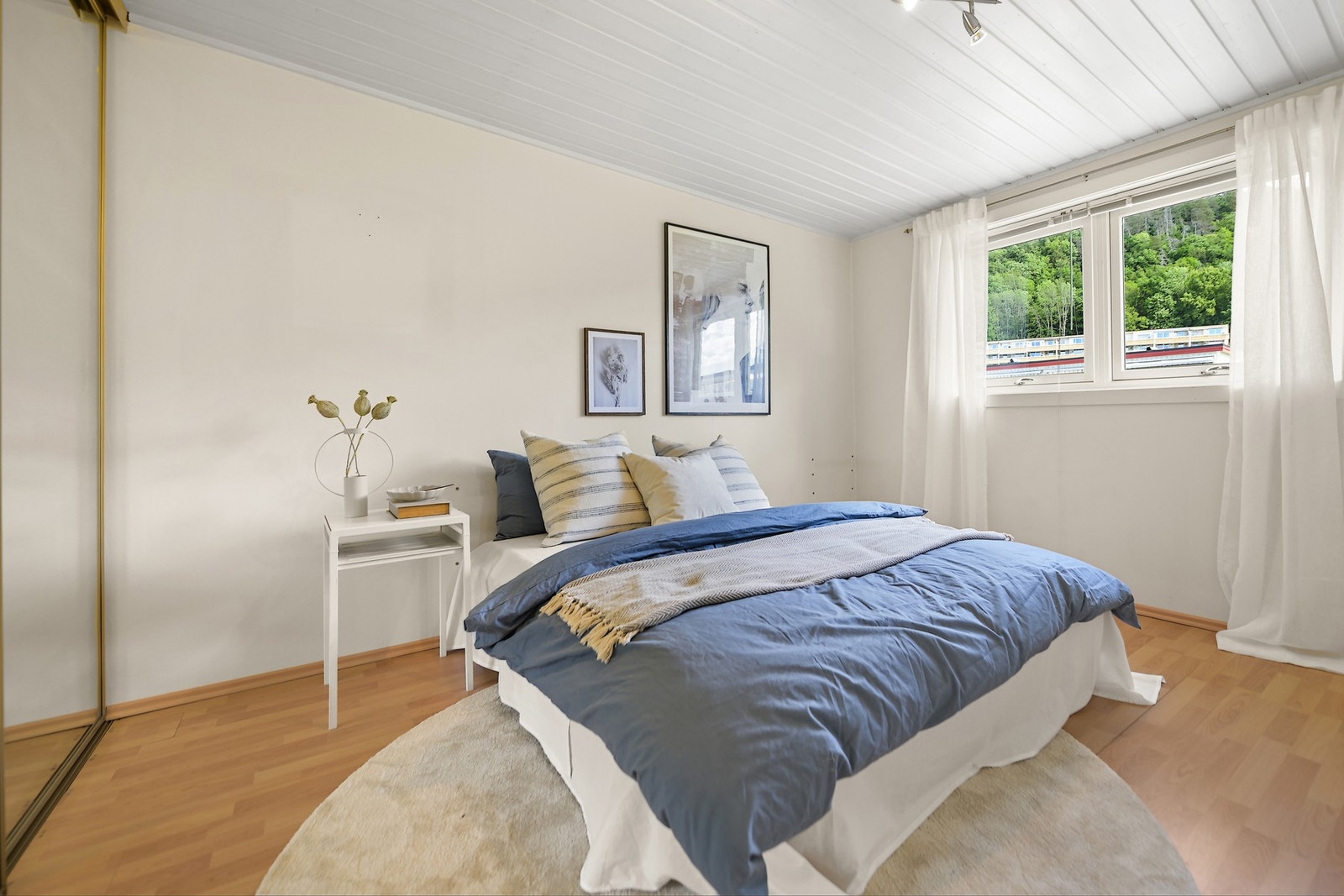 Det andre soverommet, også i 2. etasje, var opprinnelig boligens hovedsoverom og er svært romslig. Galleribilde