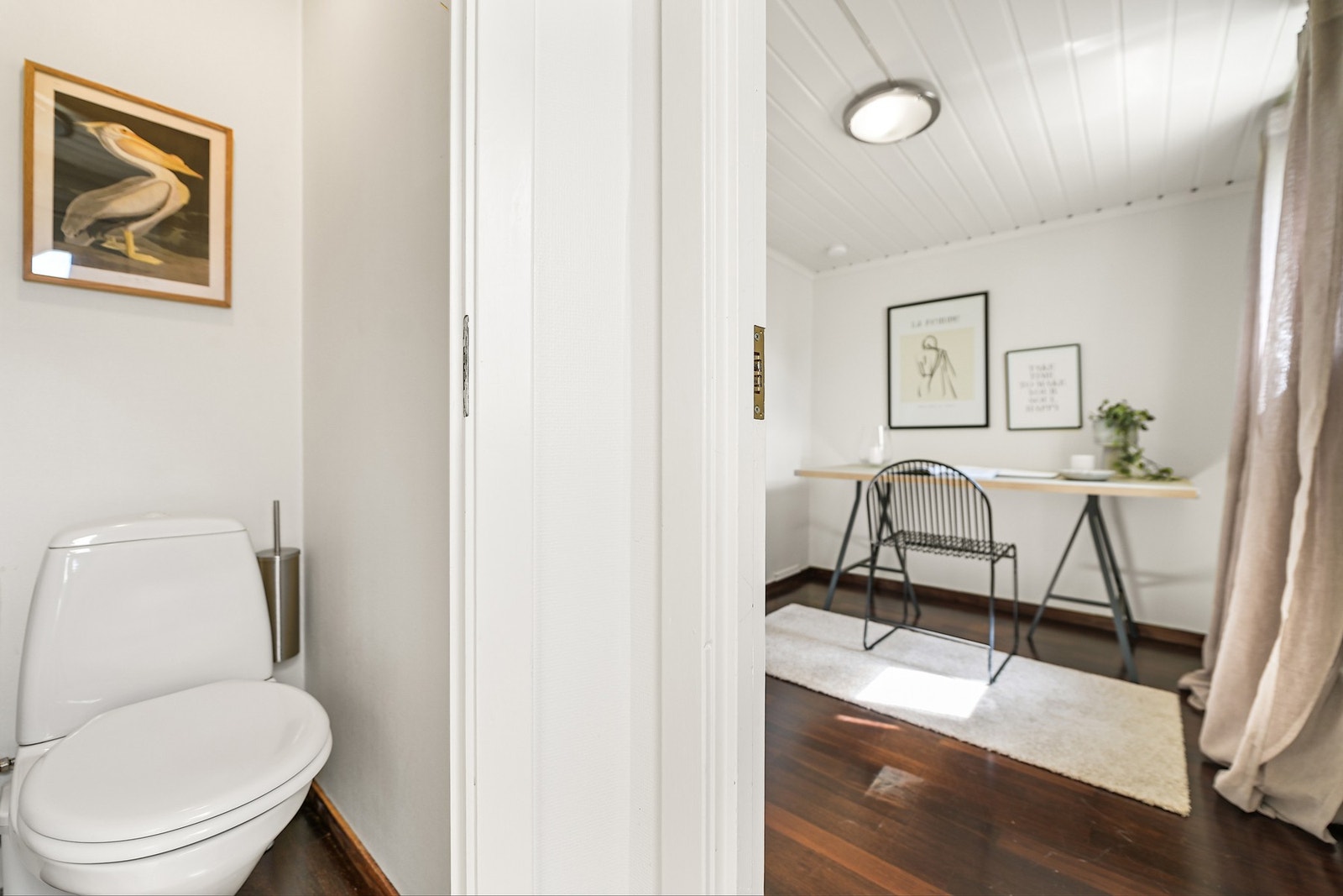 I 1. etasje er det etablert et ekstra toalettrom i tilknytning til gang. Galleribilde